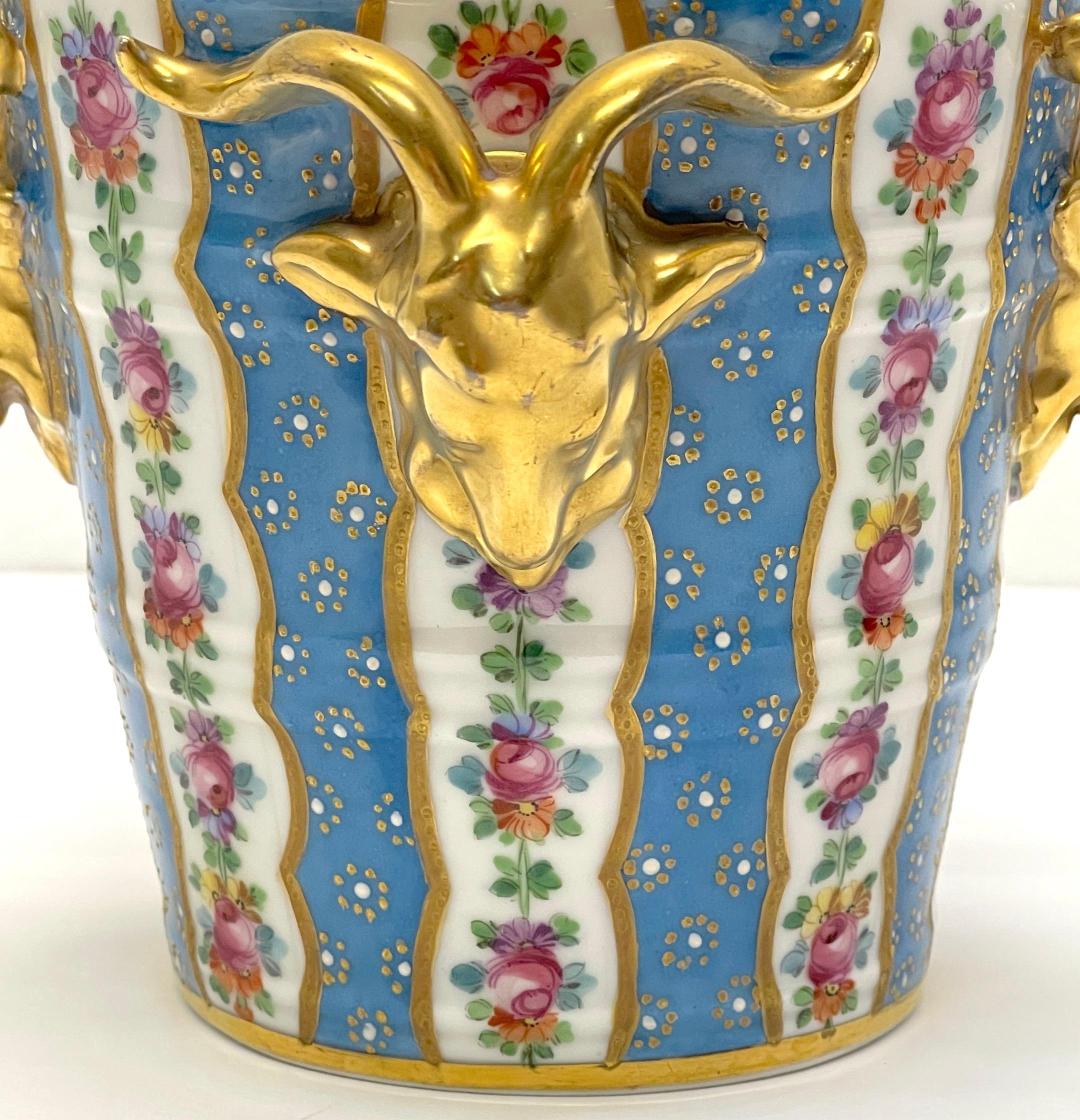 Émaillé Pot de fleurs à motif de bélier de style Louis XVI, style Sèvres Pot de Cache, Carl Thieme Dresden en vente