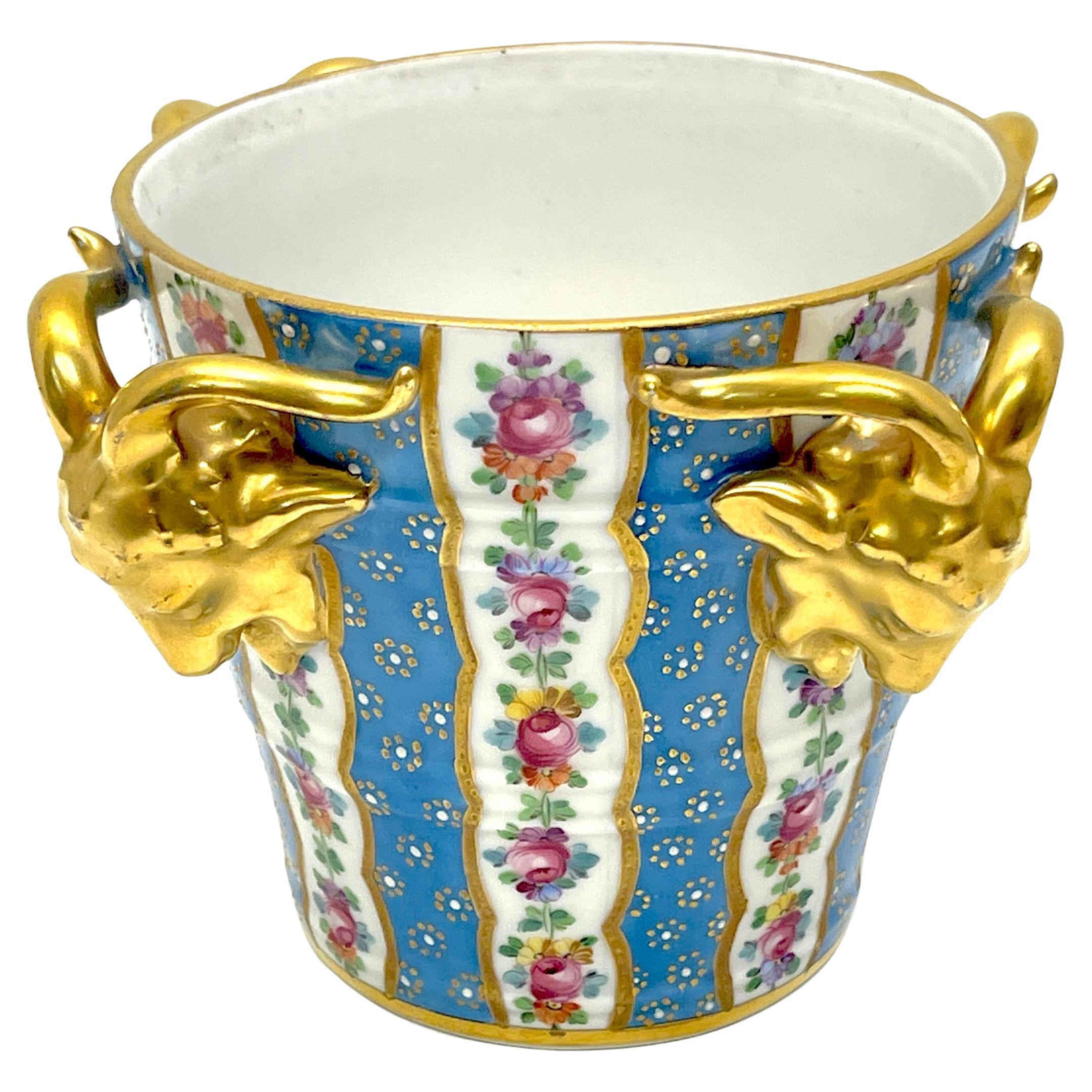 Pot de fleurs à motif de bélier de style Louis XVI, style Sèvres Pot de Cache, Carl Thieme Dresden en vente