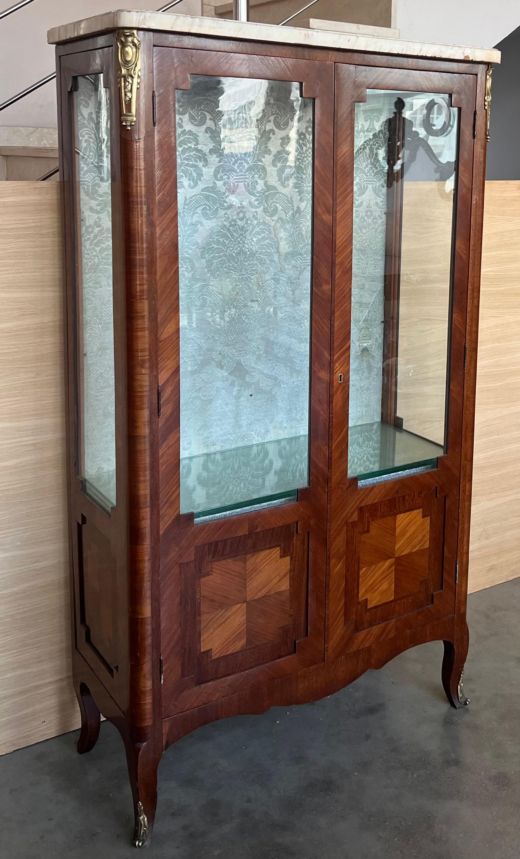 French Louis XVI Style Showcase Vitrine in Walnut with Geometrical Marquetry For Sale