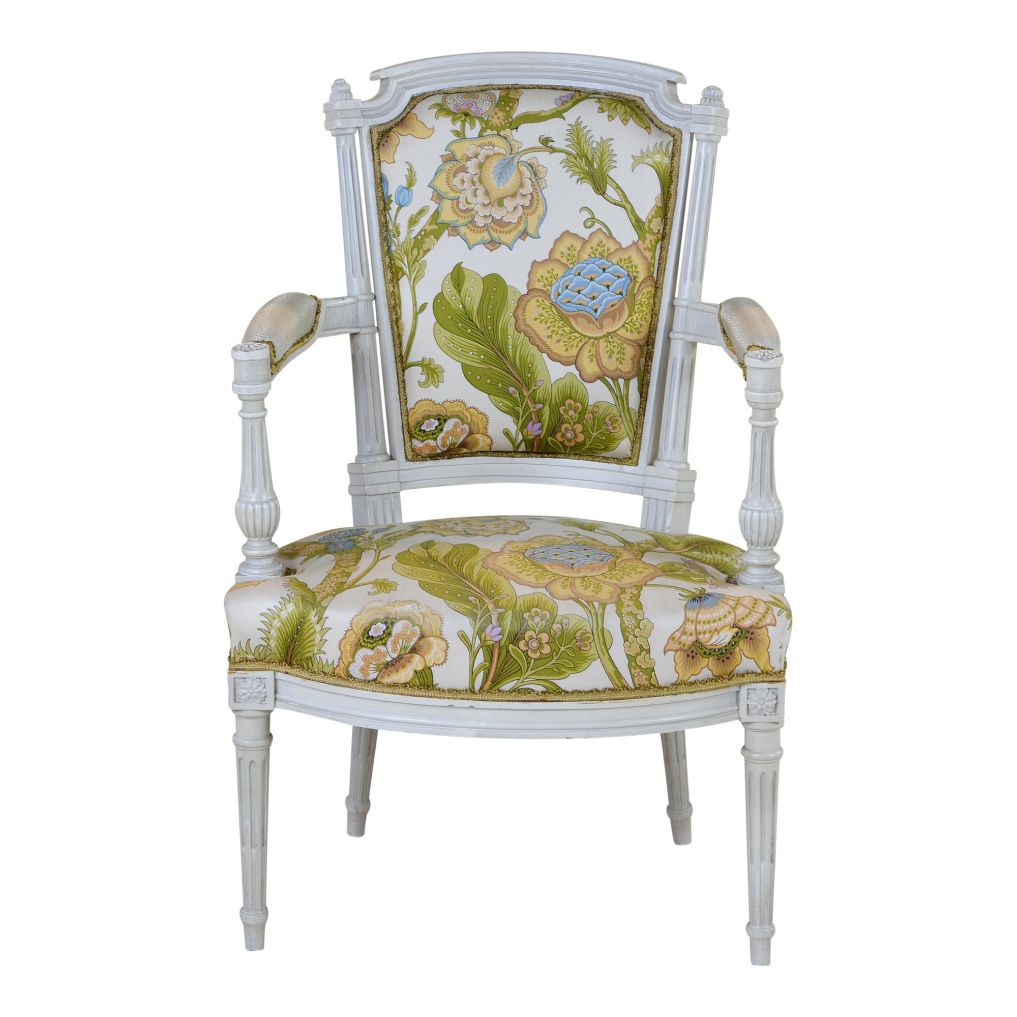 Floral Print Armchairs 15 For Sale on 1stdibs