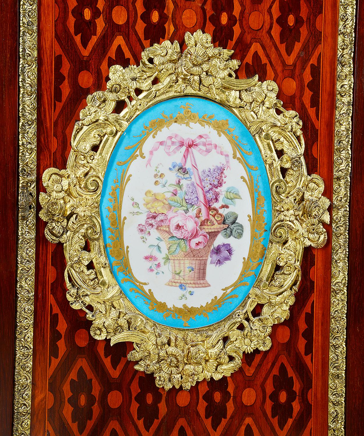 Beistellschrank im Louis-XVI-Stil, 19. Jahrhundert (Louis XVI.) im Angebot