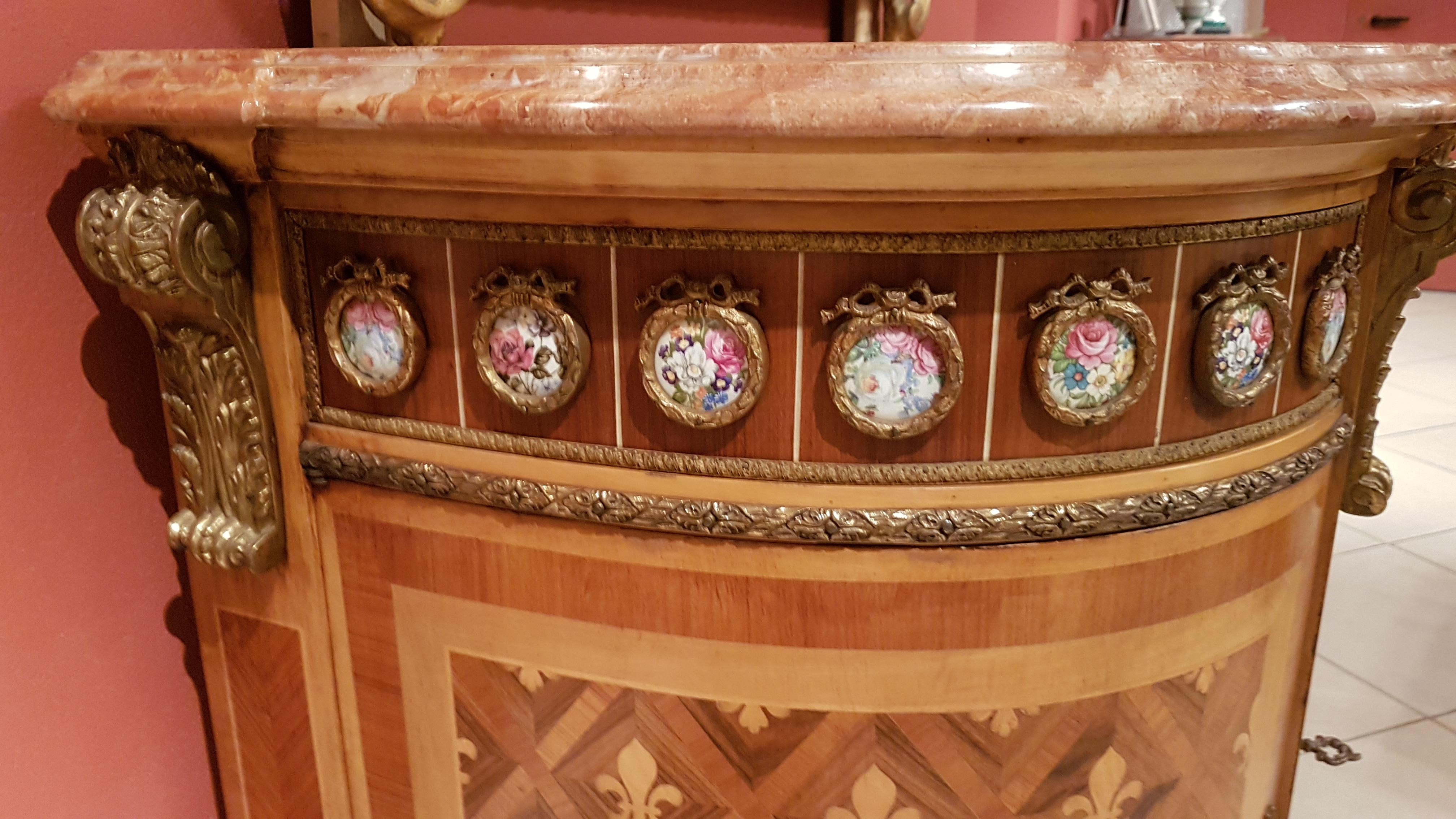Sideboard curved in Louis XVI style with marble top richly inlaid from the 1950s For Sale 9