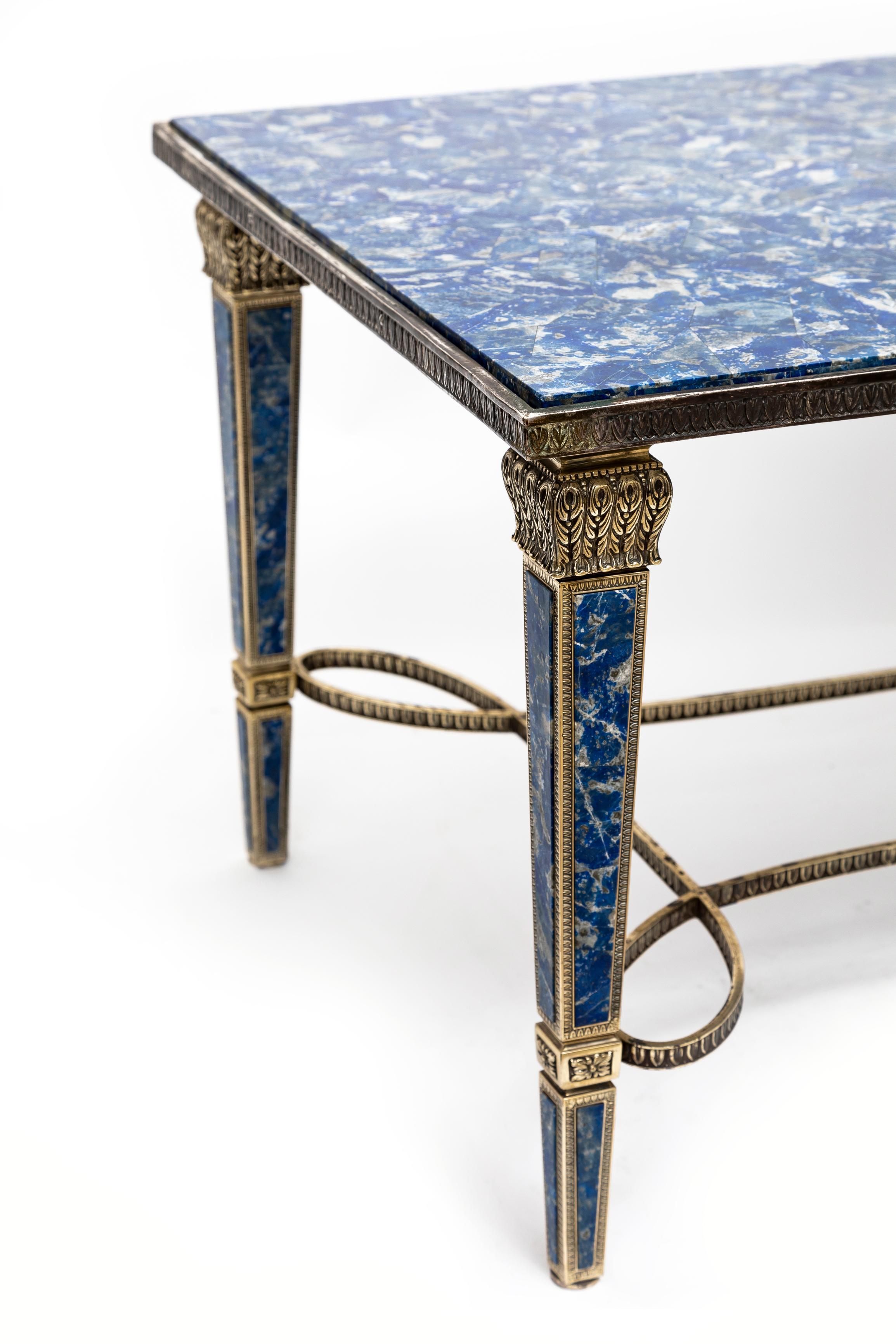 Louis XVI Stil Versilberte Bronze & Lapislazuli Couchtisch, Att. E. F. Caldwell (amerikanisch) im Angebot