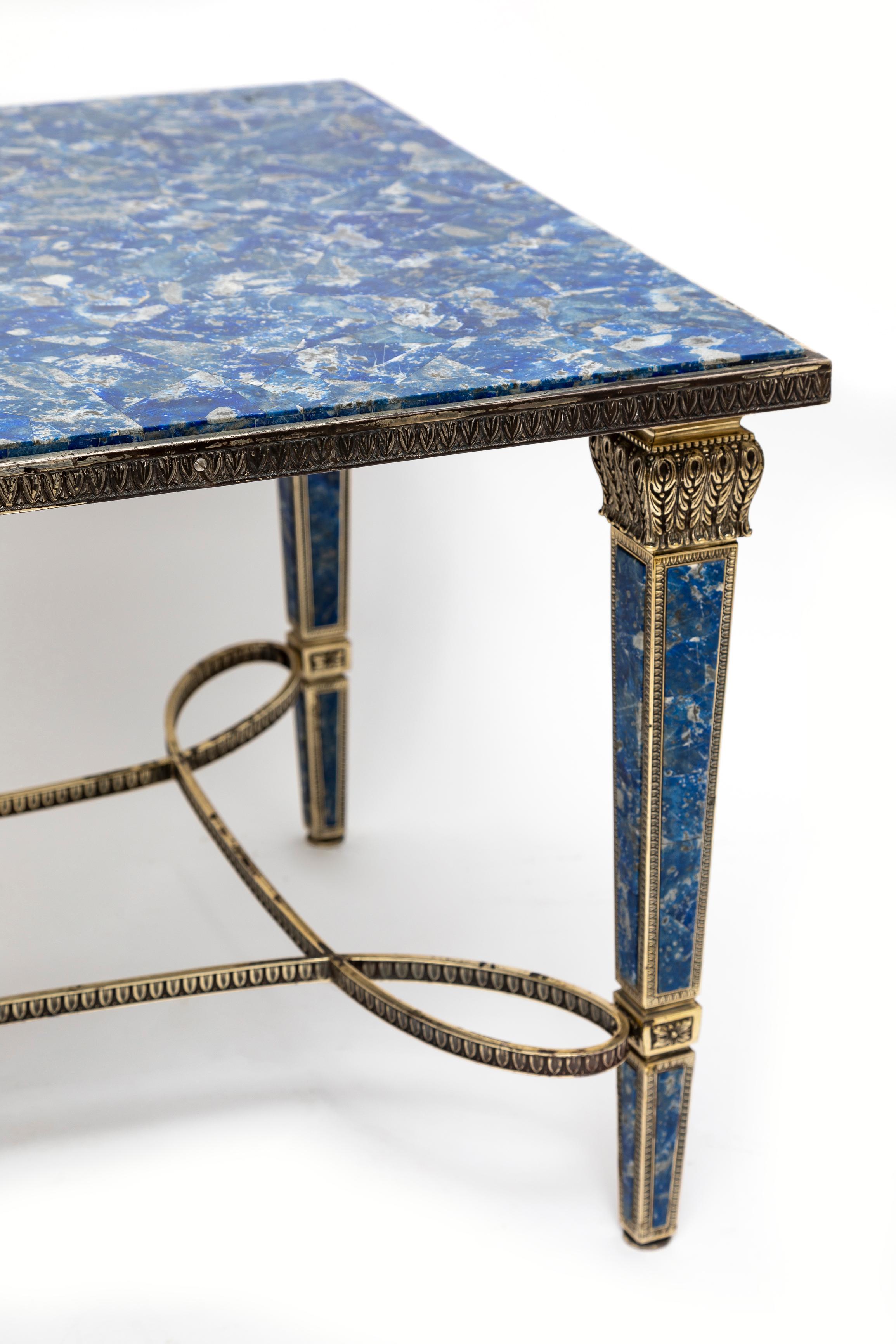 Louis XVI Stil Versilberte Bronze & Lapislazuli Couchtisch, Att. E. F. Caldwell (Handgeschnitzt) im Angebot