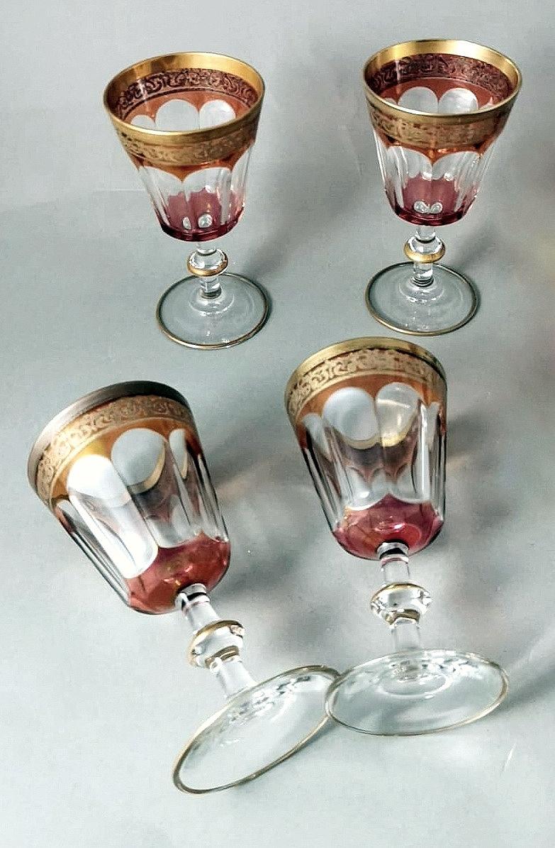 Sechs mundgeblasene und farbige italienische Weinkelche im Louis-XVI.-Stil mit goldenem Rand im Angebot 4