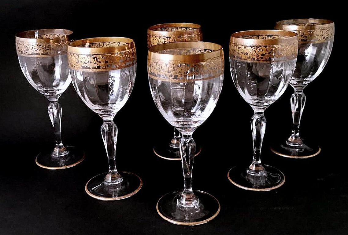 Sechs mundgeblasene italienische Wasserkelche im Louis-XVI-Stil mit goldenem Rand (Italienisch) im Angebot