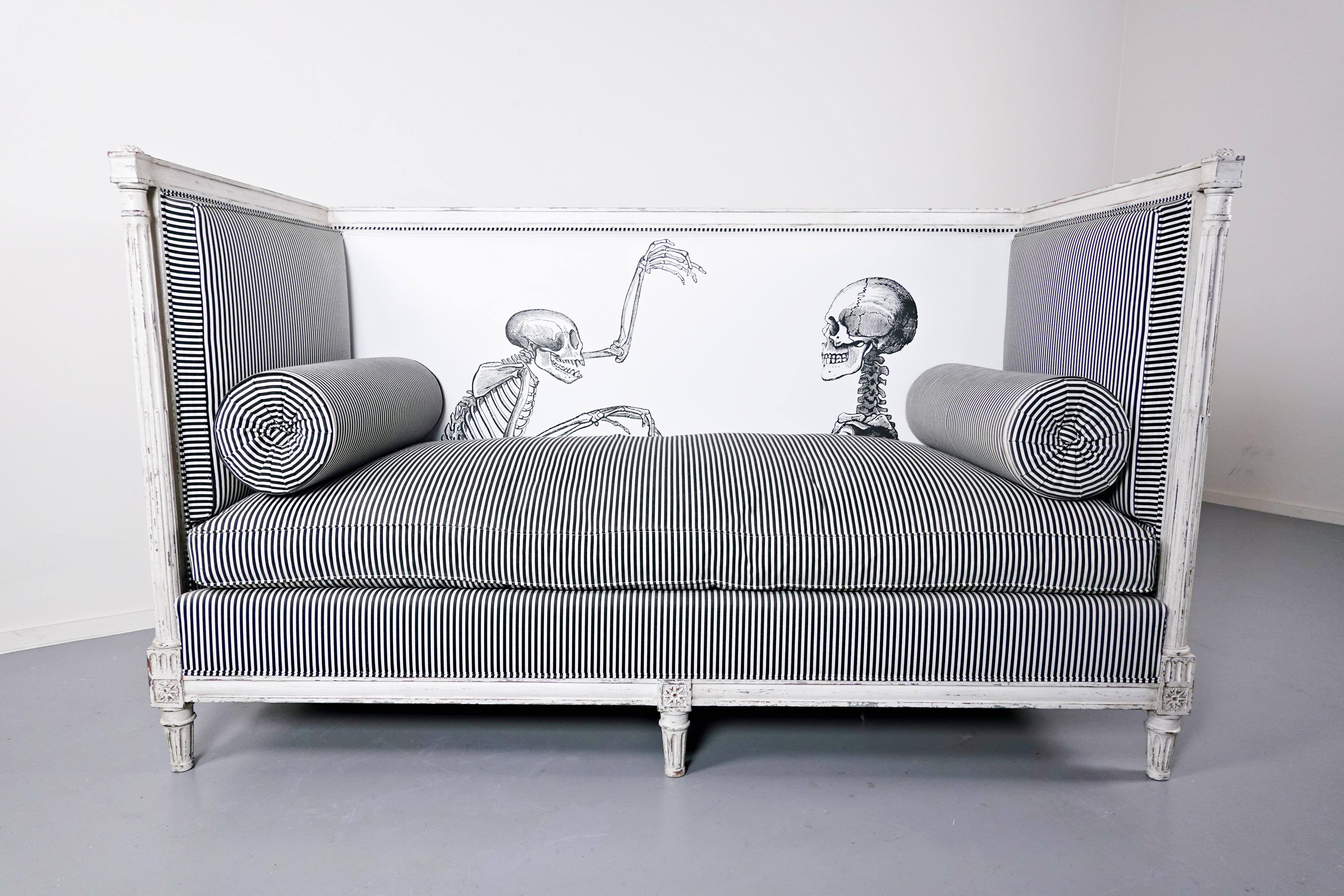 Sofa im Louis-XVI-Stil, Belgien (Stoff) im Angebot