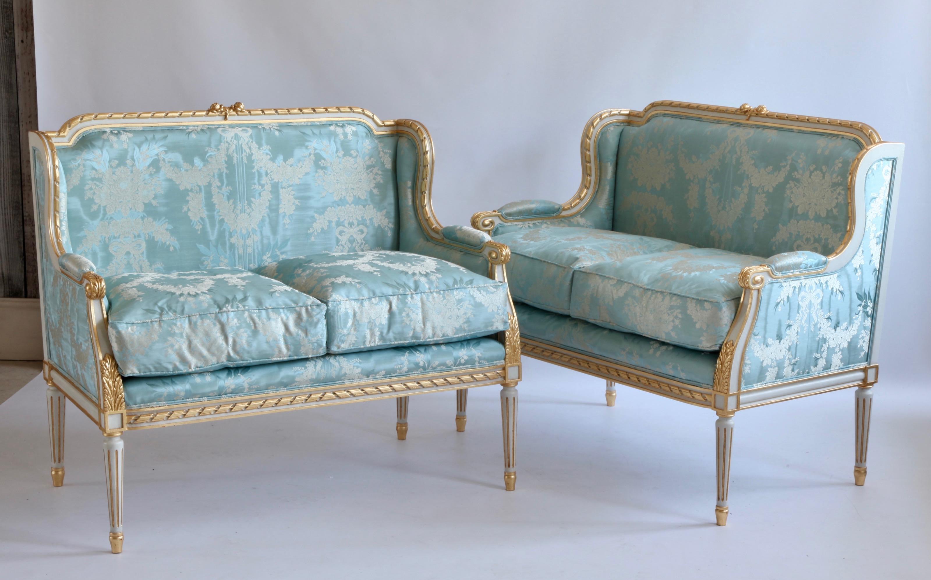 Sofa im Louis-XVI-Stil (Vergoldetes Holz) im Angebot