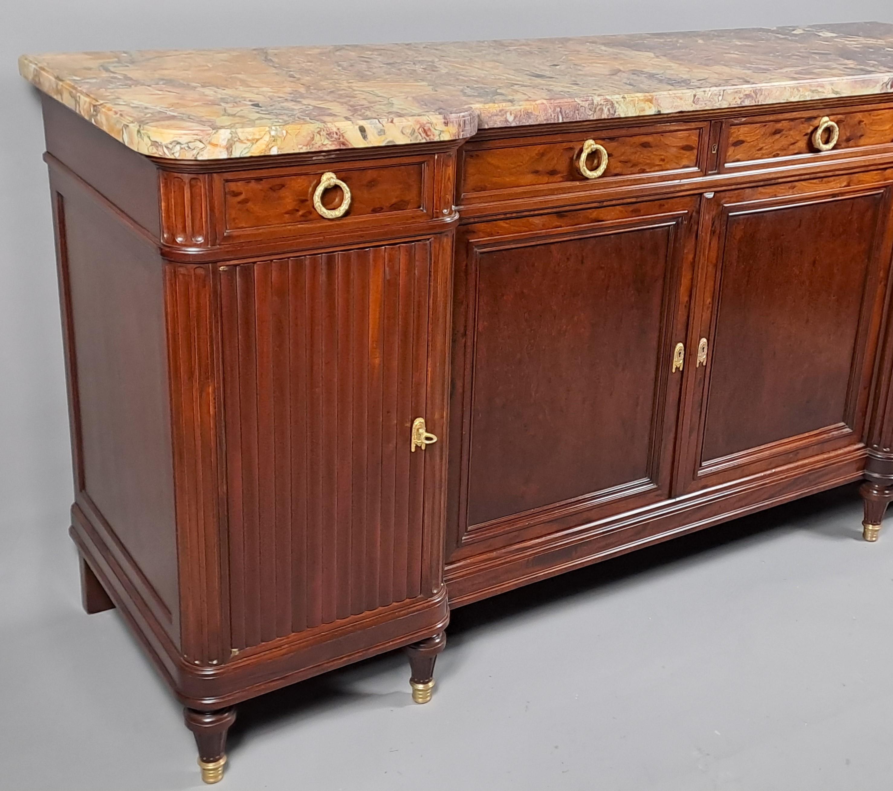 Mogano Credenza in mogano massiccio in stile Luigi XVI con timbro Haentges a Parigi in vendita