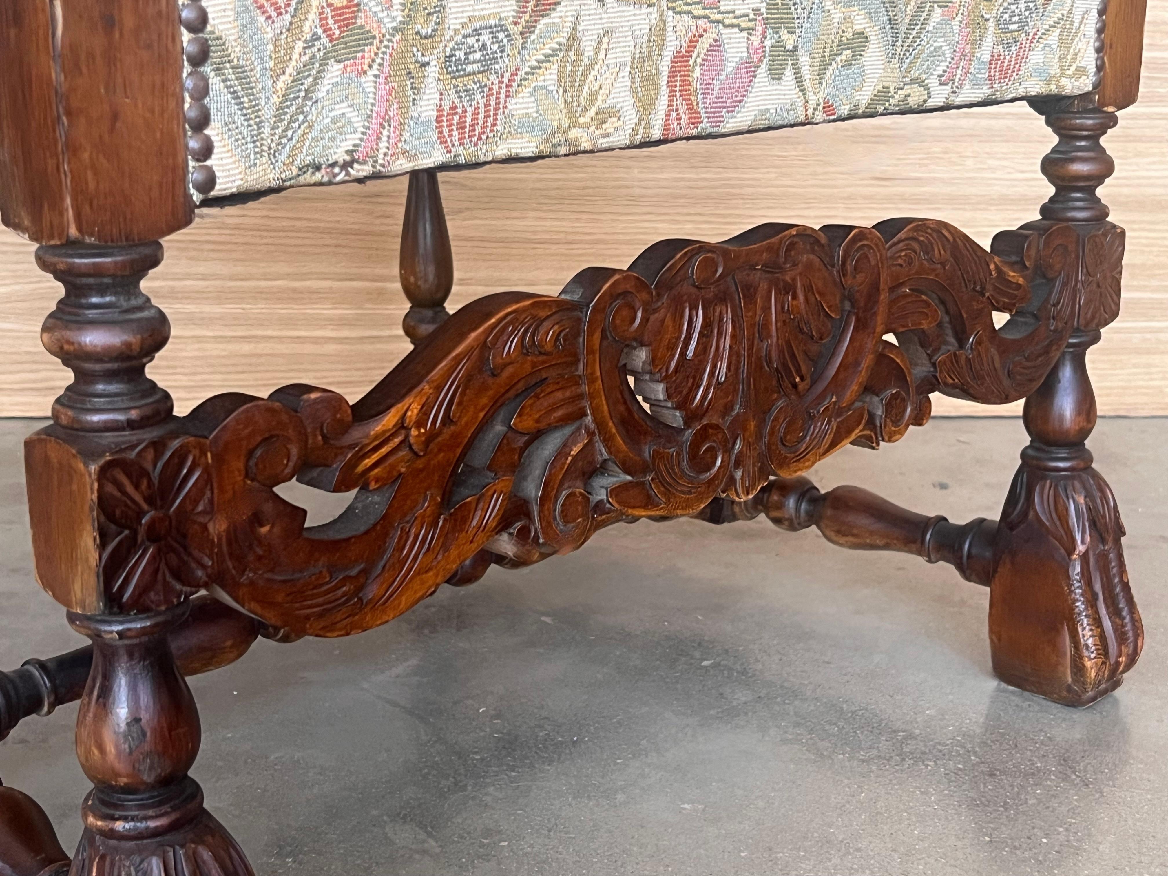 Coppia di poltrone in legno di noce intagliato in stile Luigi XVI, Spagna, 1900 in vendita 7