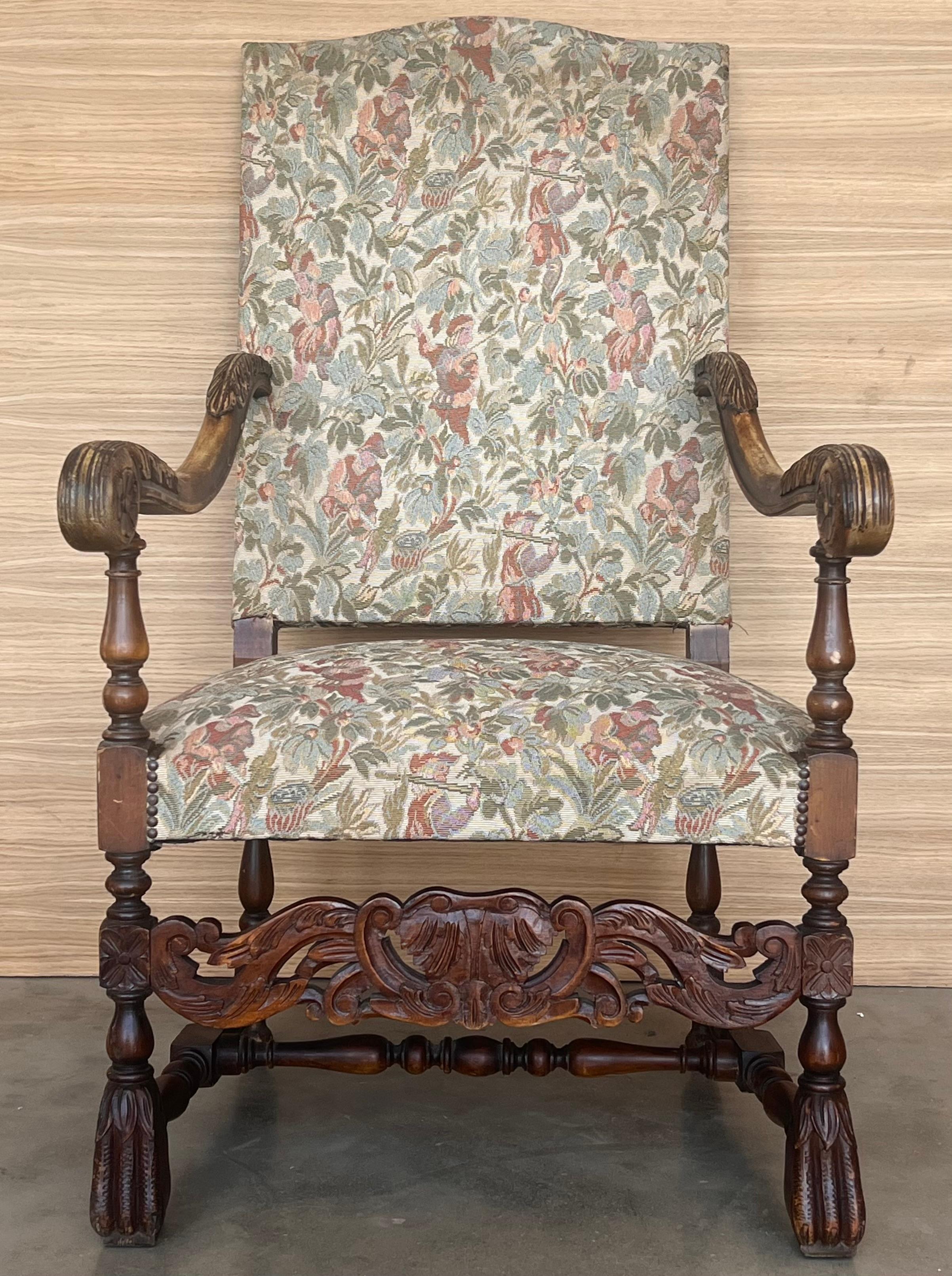 Spagnolo Coppia di poltrone in legno di noce intagliato in stile Luigi XVI, Spagna, 1900 in vendita