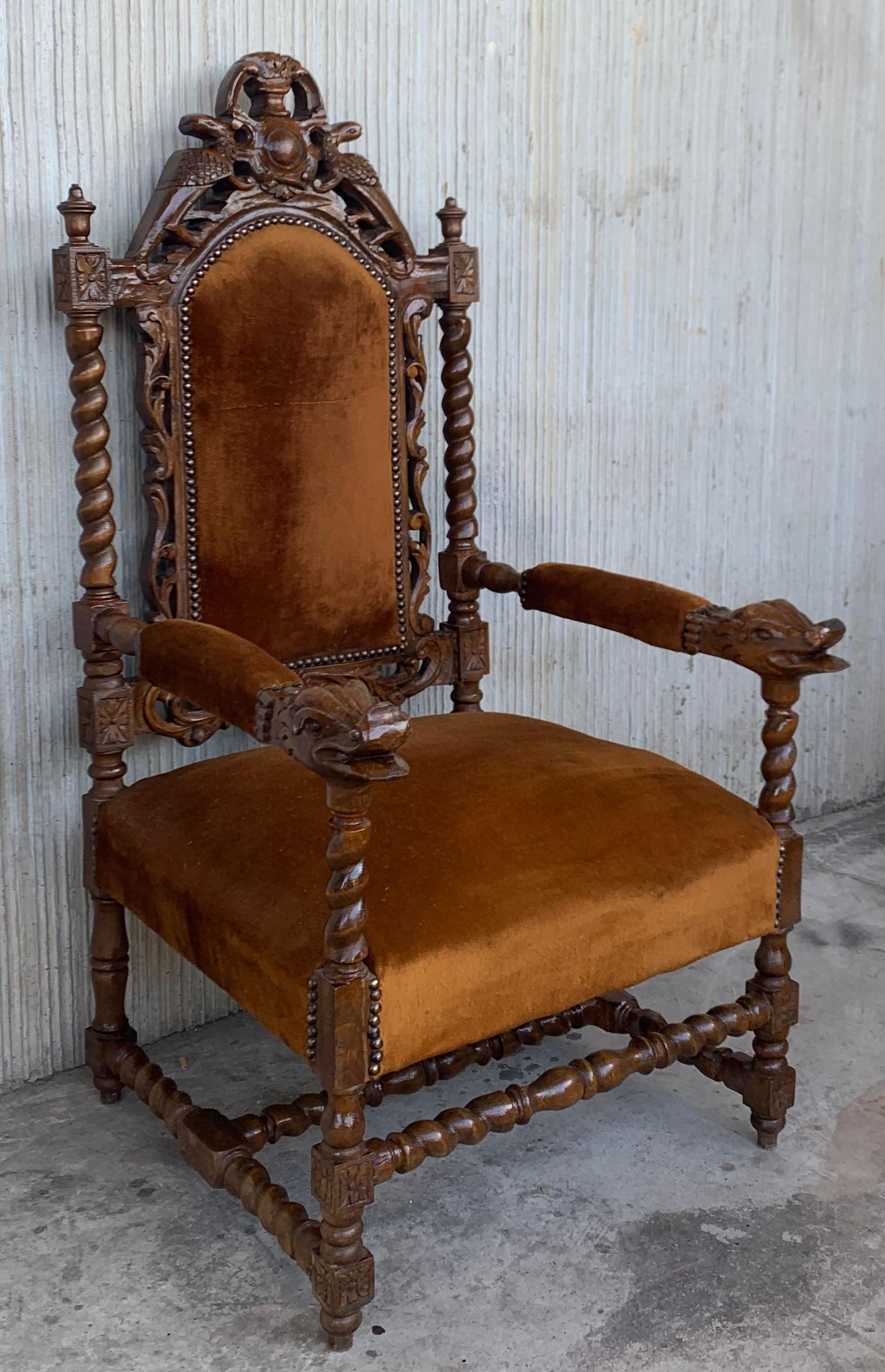 Louis XVI Style Spanish Pair of Carved Walnut Armchairs, 1900s In Good Condition For Sale In Miami, FL