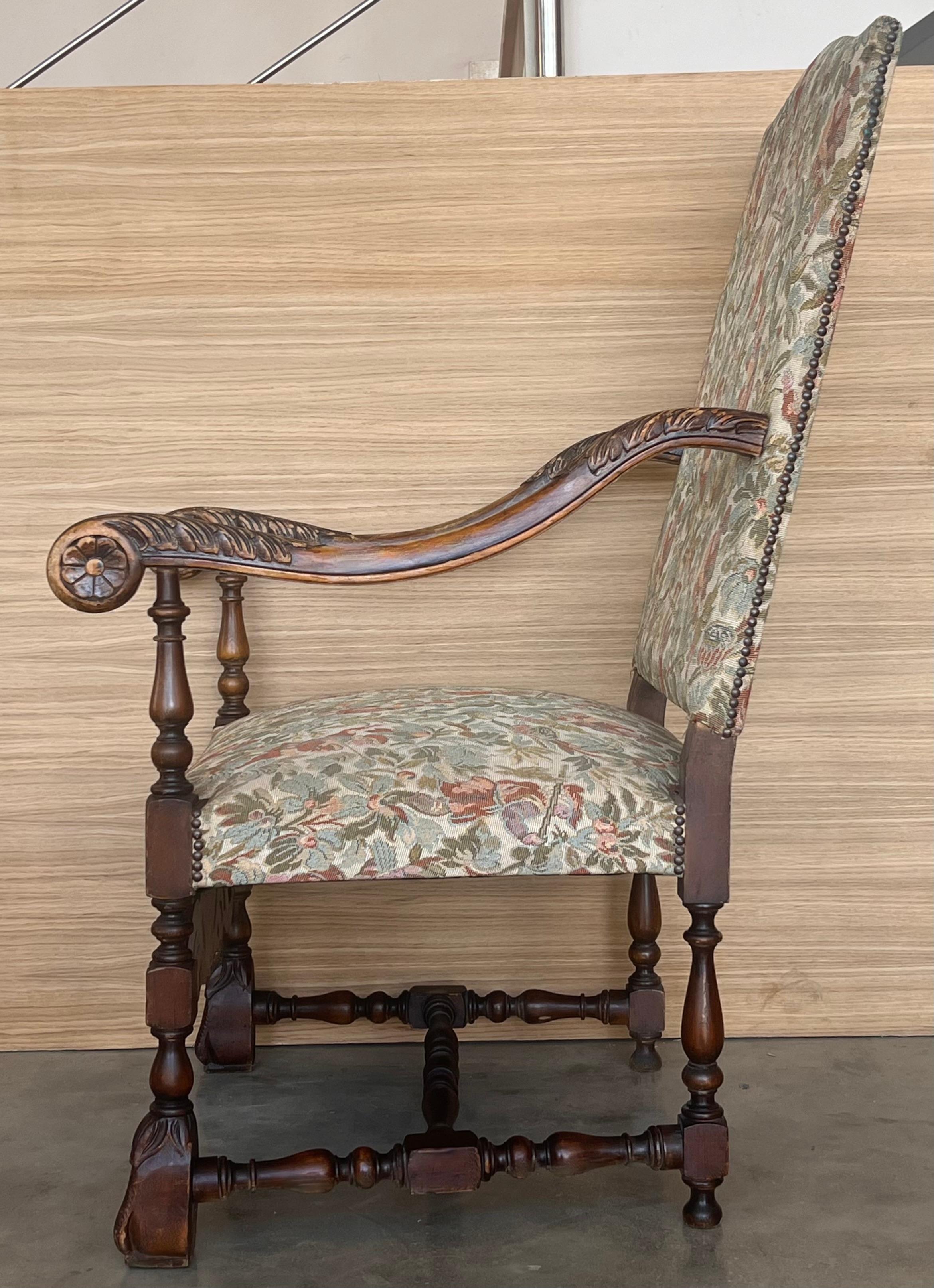 Noce Coppia di poltrone in legno di noce intagliato in stile Luigi XVI, Spagna, 1900 in vendita