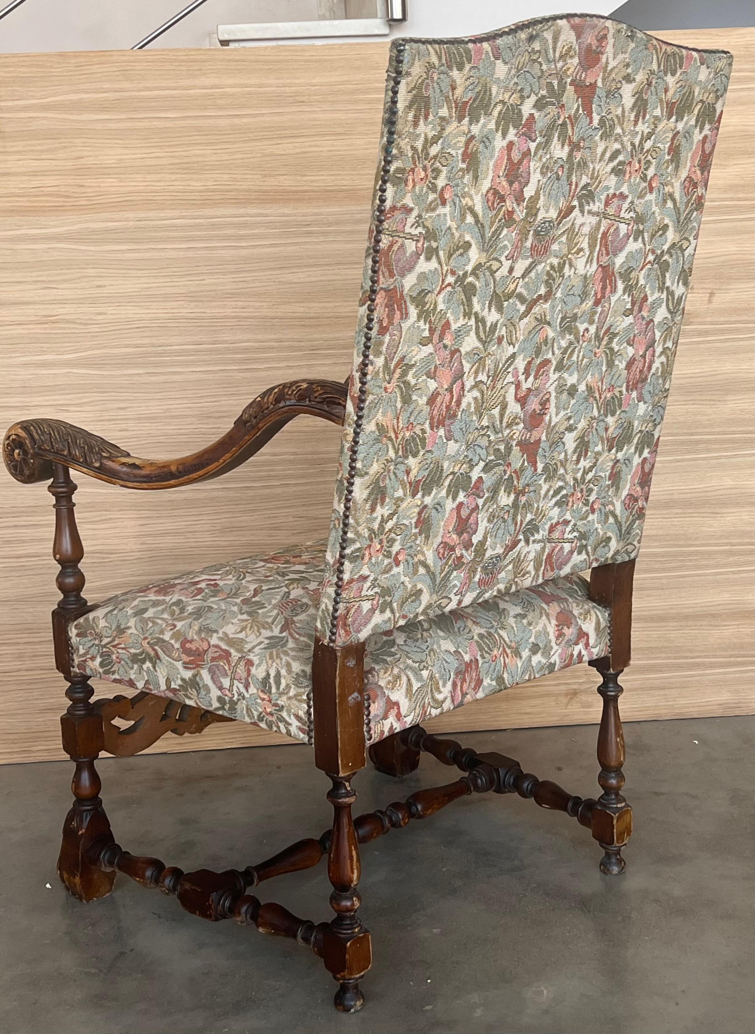 Coppia di poltrone in legno di noce intagliato in stile Luigi XVI, Spagna, 1900 in vendita 1