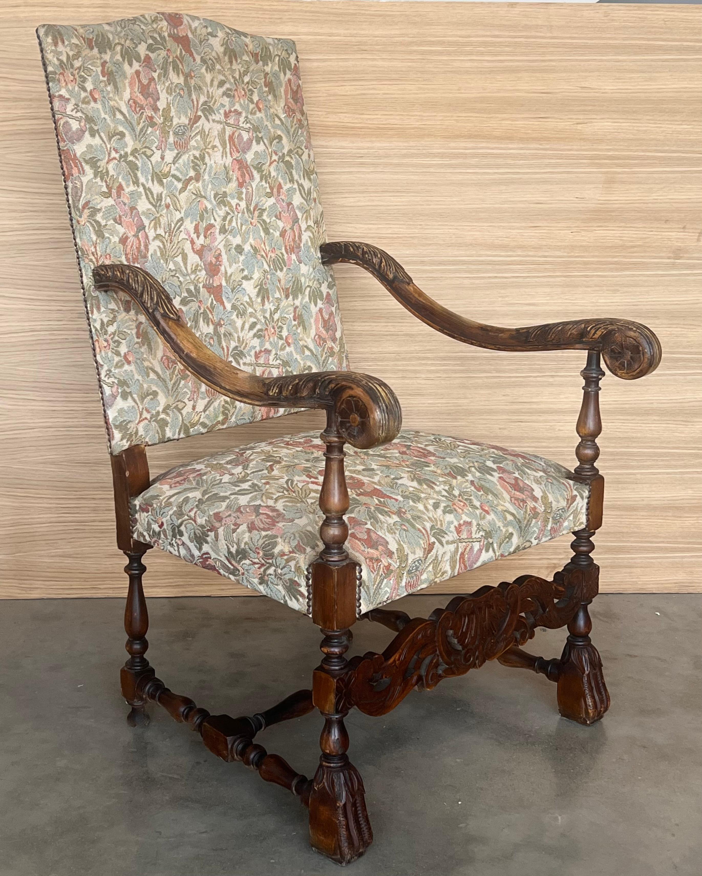 Coppia di poltrone in legno di noce intagliato in stile Luigi XVI, Spagna, 1900 in vendita 3