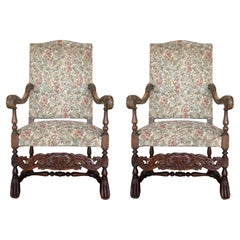 Paire de fauteuils espagnols en noyer sculpté de style Louis XVI, années 1900