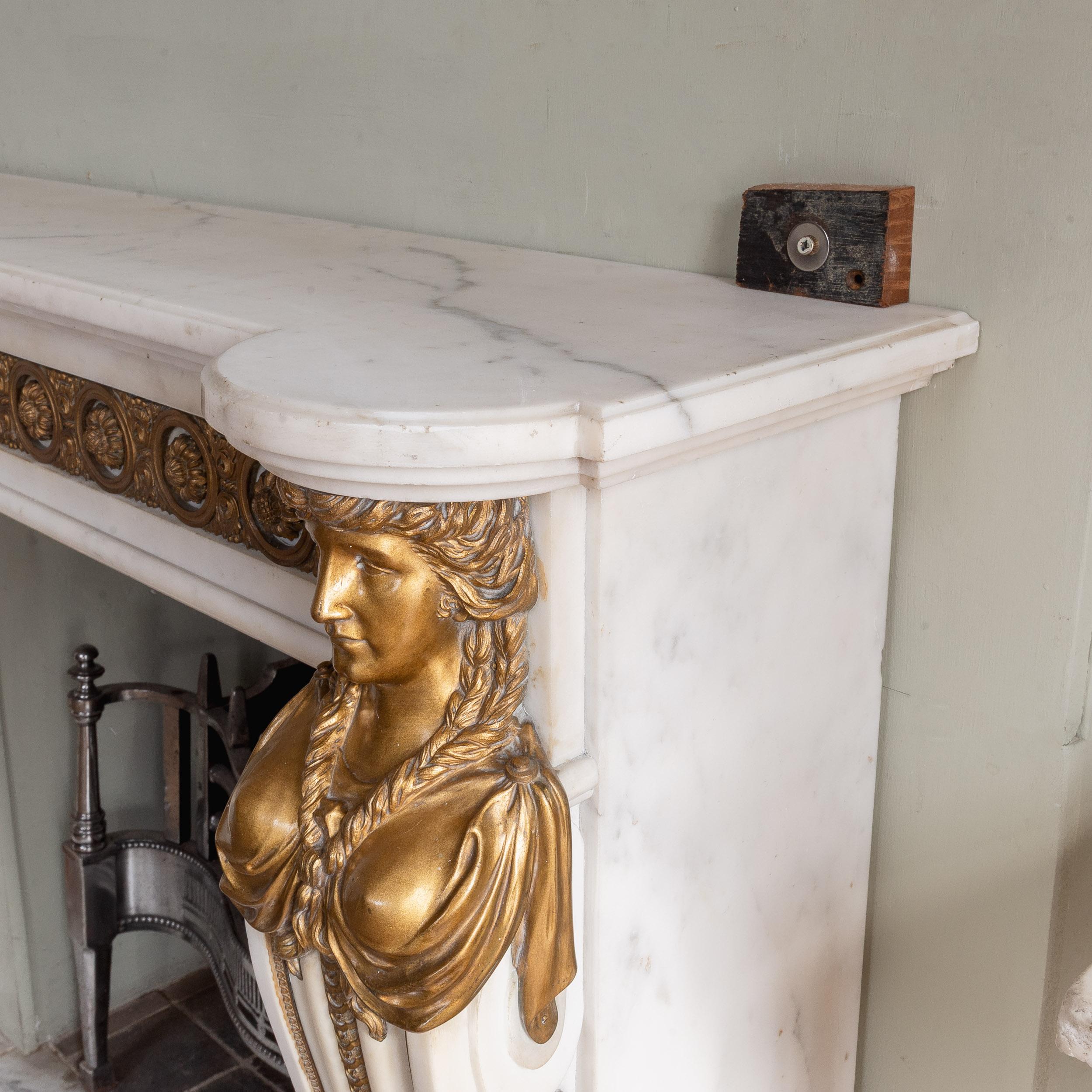 Cheminée en marbre statuaire et bronze doré de style Louis XVI en vente 7