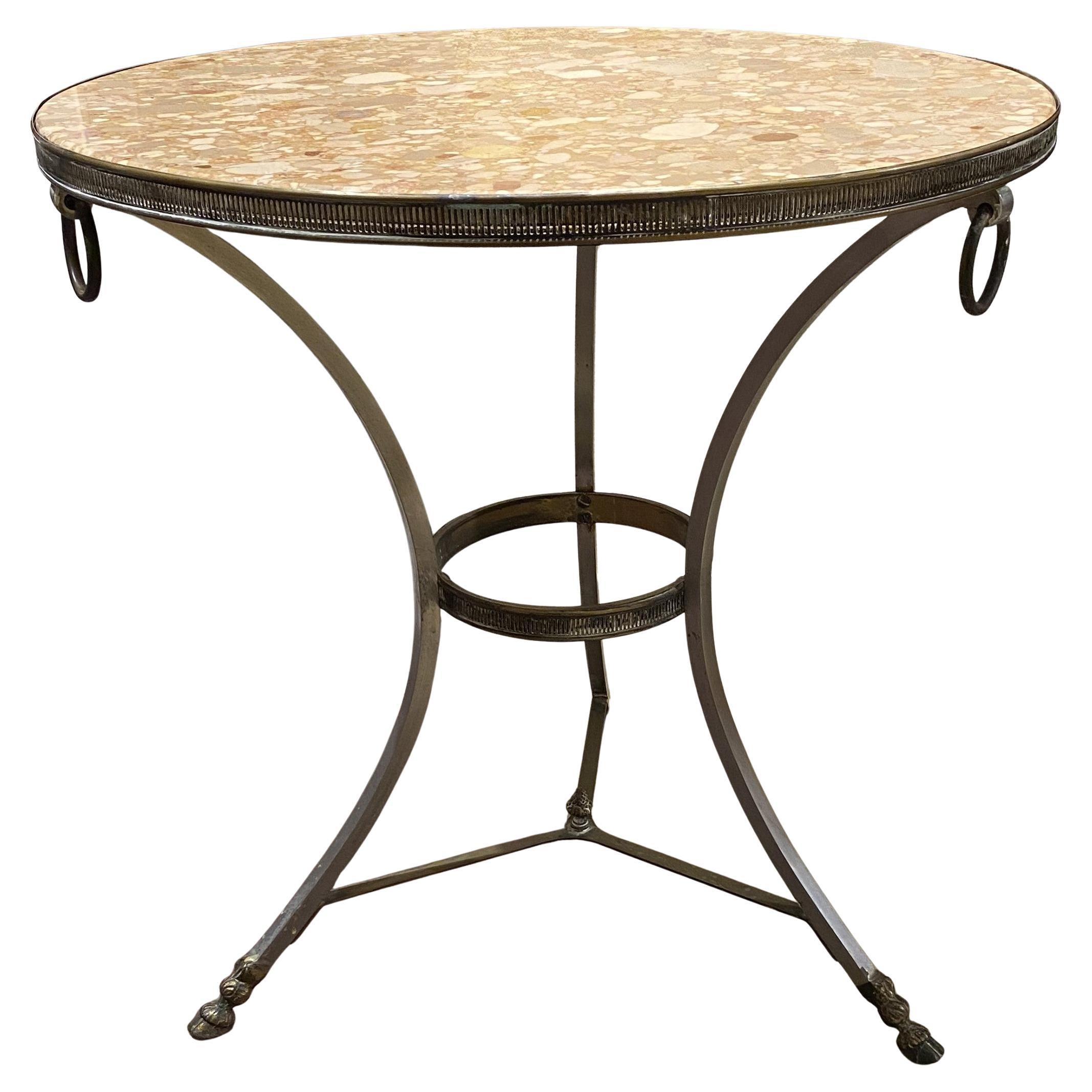 Gueridon in acciaio e ottone in stile Luigi XVI con piano a galleria e torniture ad anello