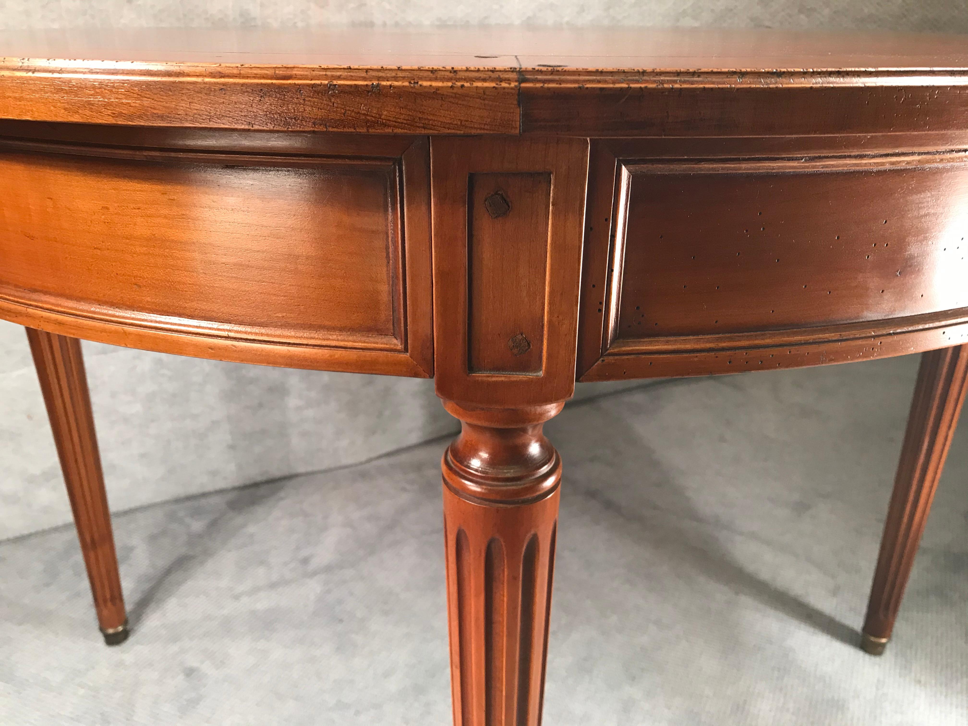 Louis XVI Style Table Extendable, France, circa 1900 In Good Condition In Belmont, MA