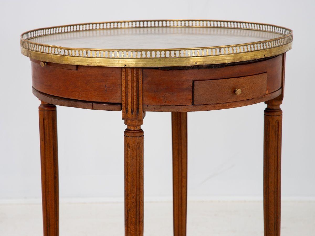 Louis XVI Style Table In Good Condition For Sale In South Salem, NY