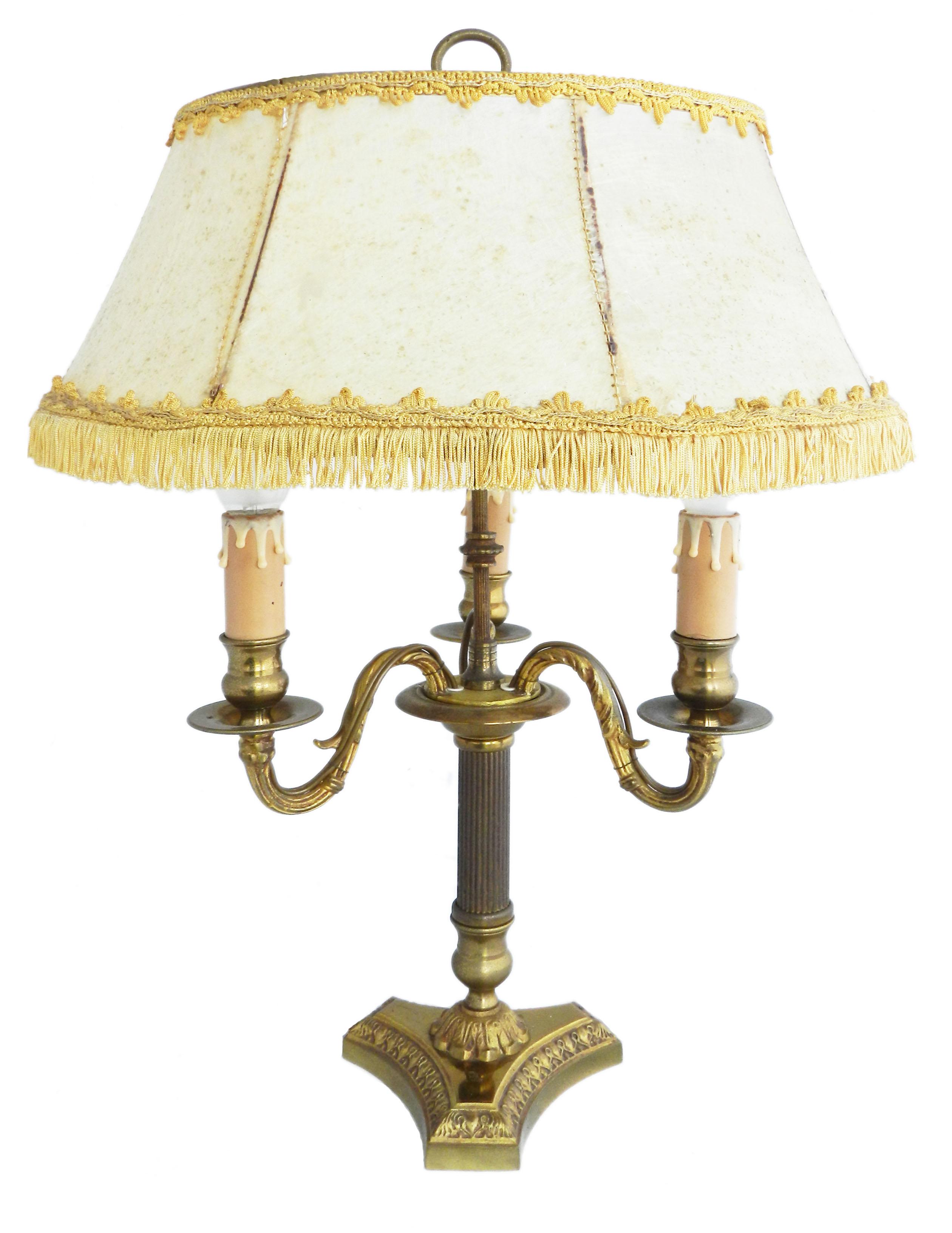 Louis XVI style table lamp, 20th century.
Very good quality heavy gilded brass
These can be rewired to USA or UK and EU standards
Shade if required needs to be recovered.







 