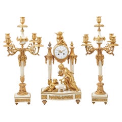 Garniture d'horloge trois pièces de style Louis XVI, bronze doré et marbre, France, années 1920