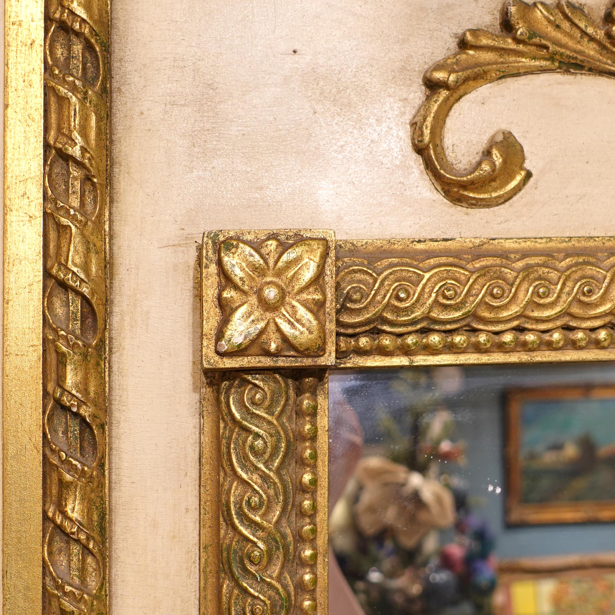 20ième siècle Miroir Trumeau de style Louis XVI en crème et bois doré en vente