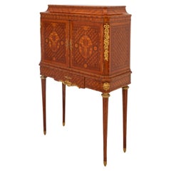 Louis XVI Stil Tulipwood Intarsienkabinett