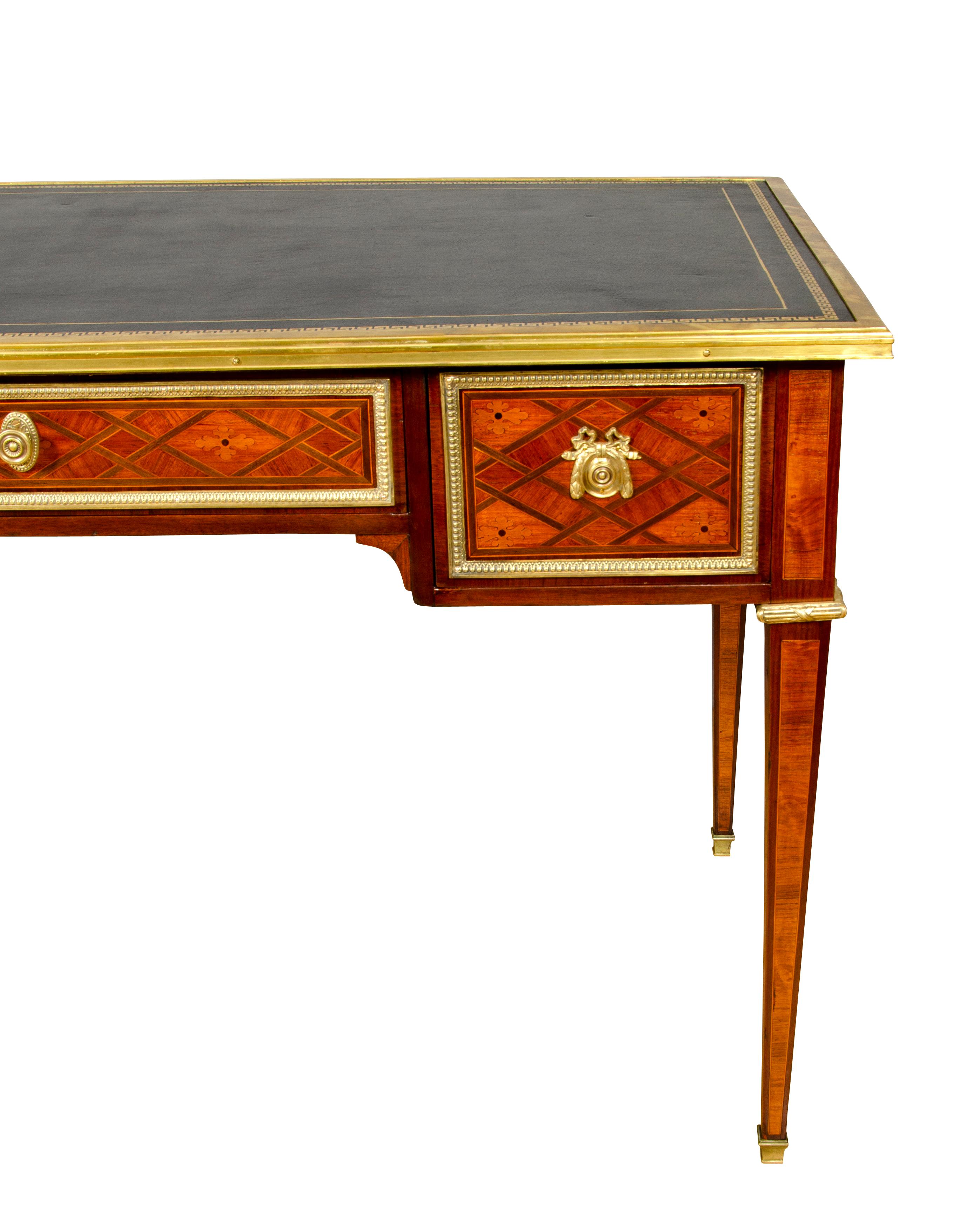 Schreibtisch aus Tulpenholz im Louis-XVI-Stil im Angebot 4