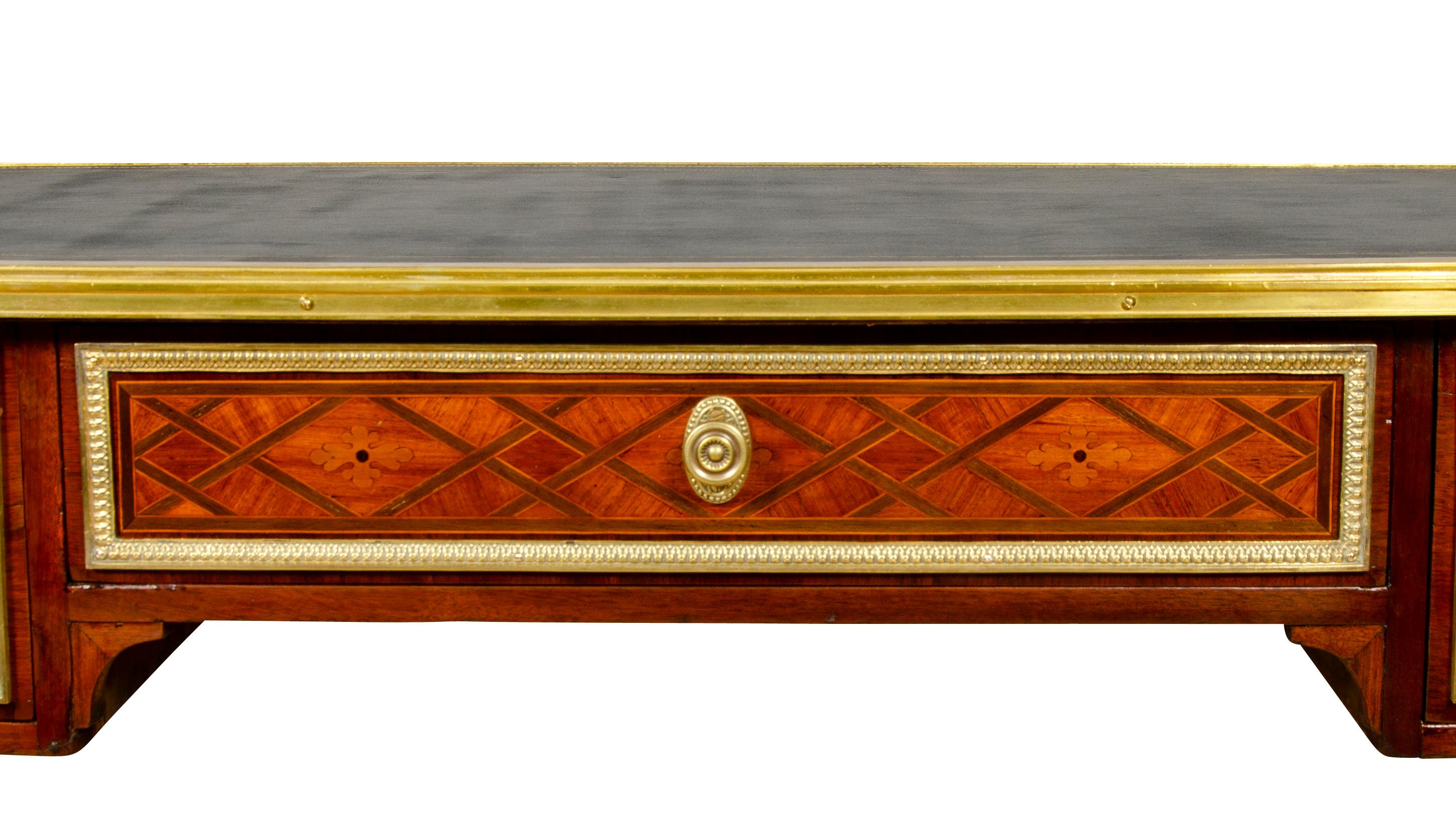Schreibtisch aus Tulpenholz im Louis-XVI-Stil im Angebot 5