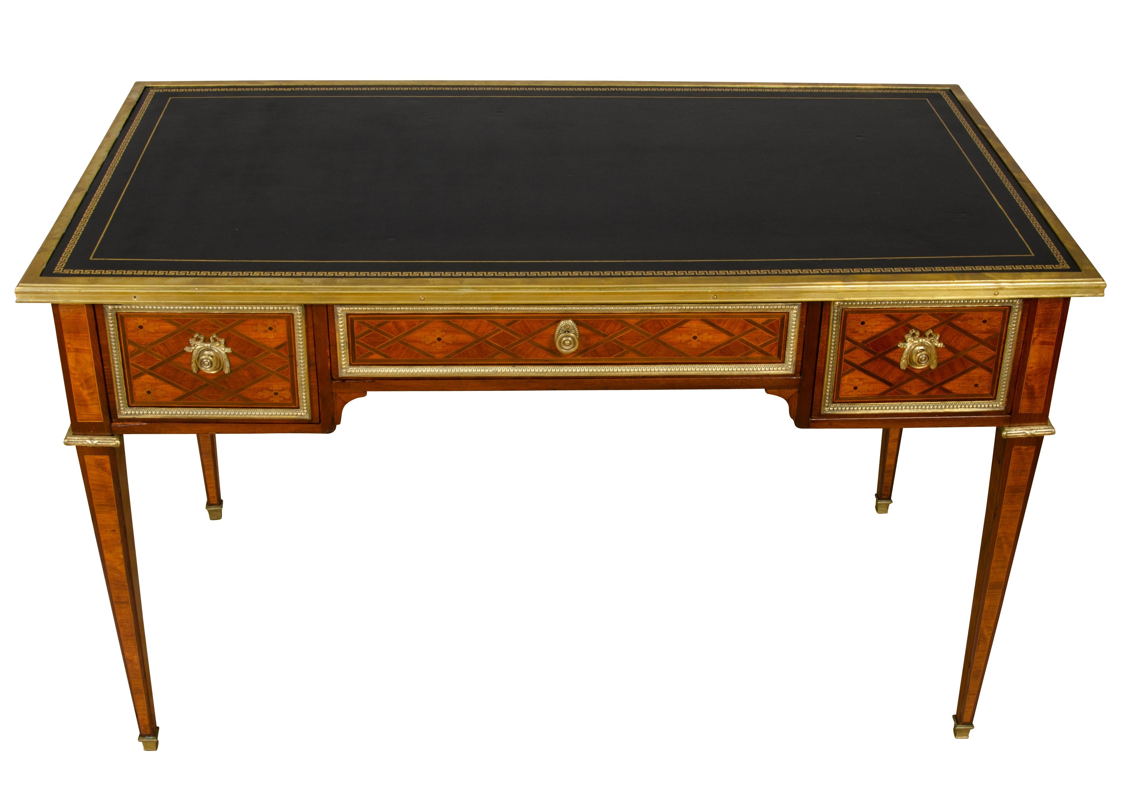 Schreibtisch aus Tulpenholz im Louis-XVI-Stil (Französisch) im Angebot