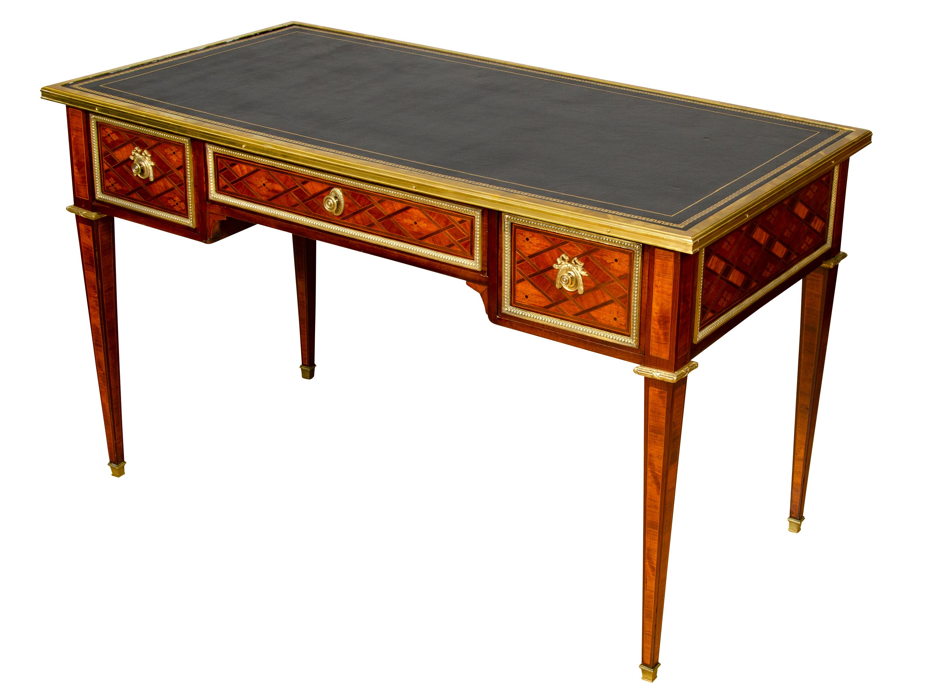 Début du 20ème siècle Table à écrire en bois de tulipier de style Louis XVI en vente