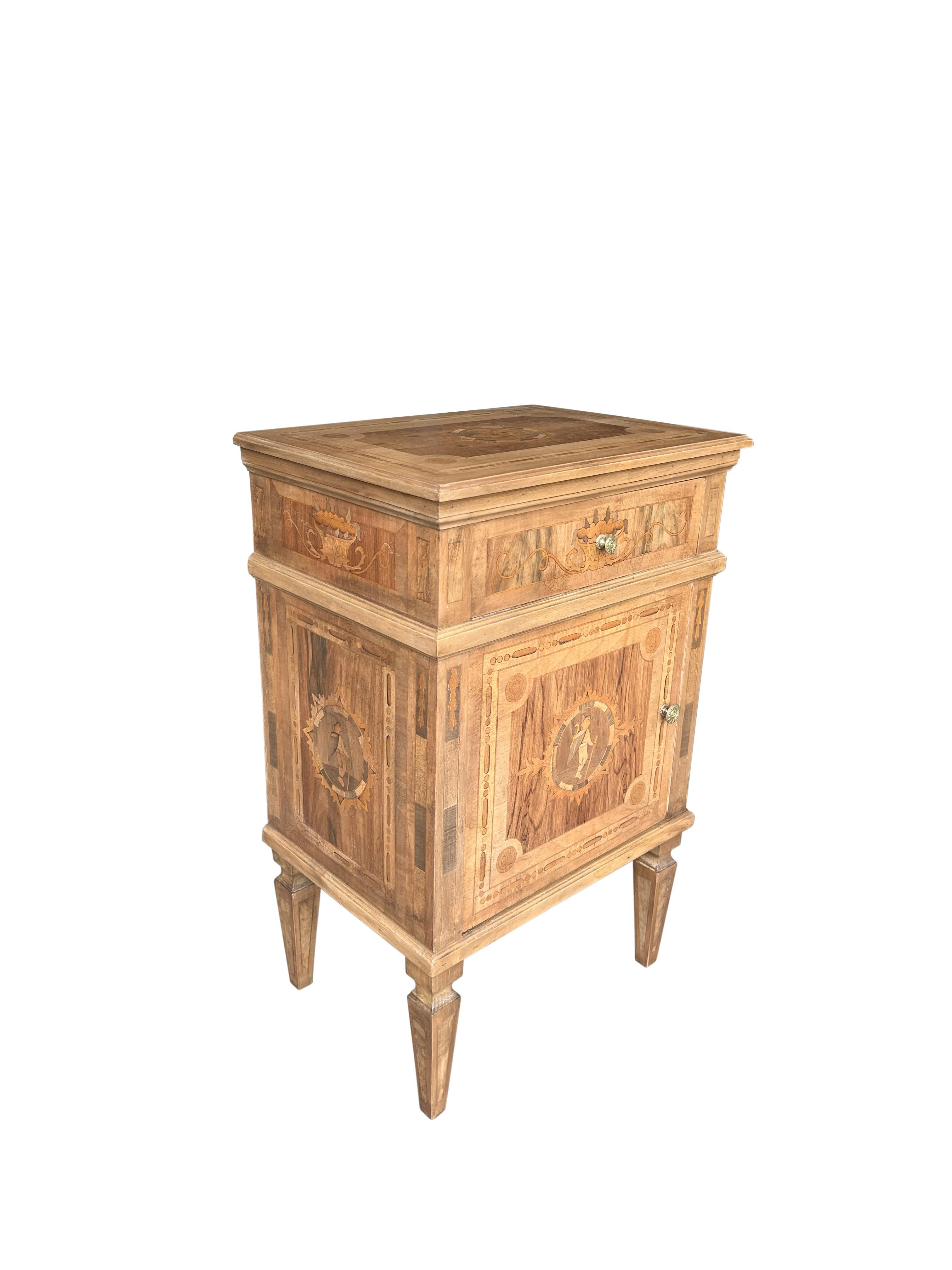 19th Century Louis XVI Style Tuscan Italian Walnut Nightstand Pair with Inlay Marquetry   For Sale