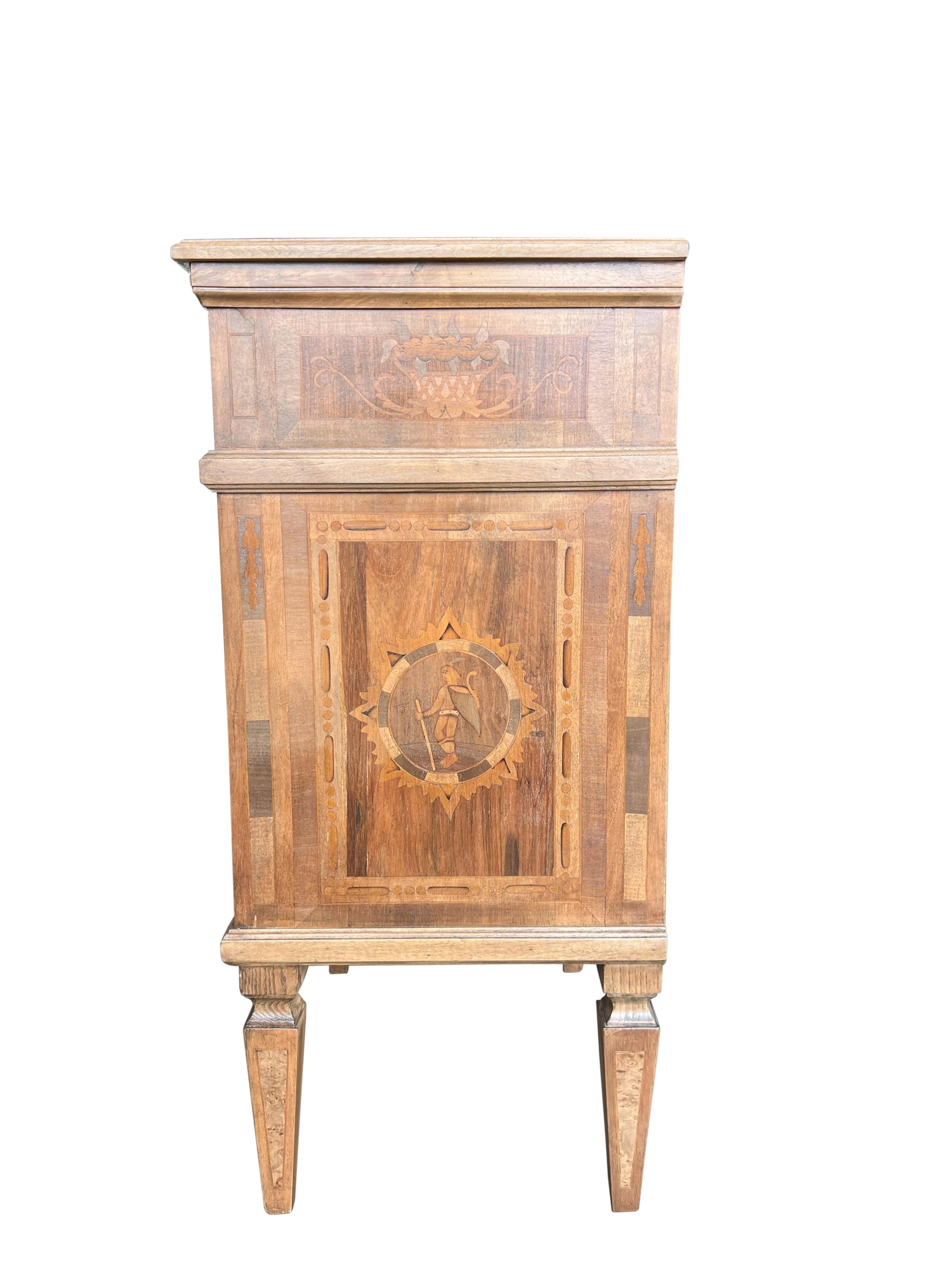 Louis XVI Style Tuscan Italian Walnut Nightstand Pair with Inlay Marquetry   For Sale 3