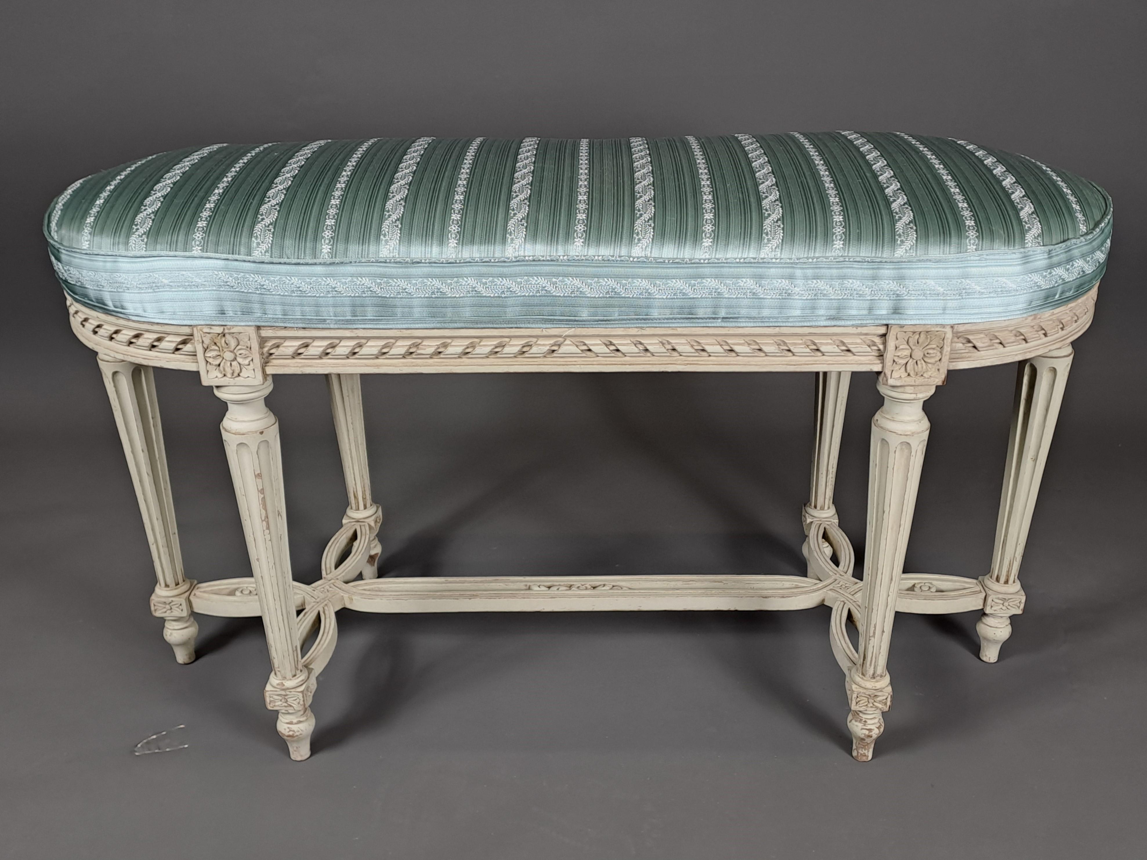 Zweisitzige Klavierbank im Louis-XVI.-Stil aus grau lackiertem Holz mit Klaviersitz im Angebot 2