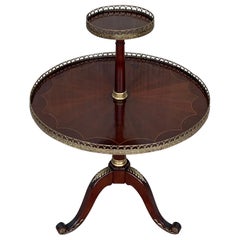 Table ronde bouillotte de style Louis XVI à deux niveaux en acajou dans le style de Jansen