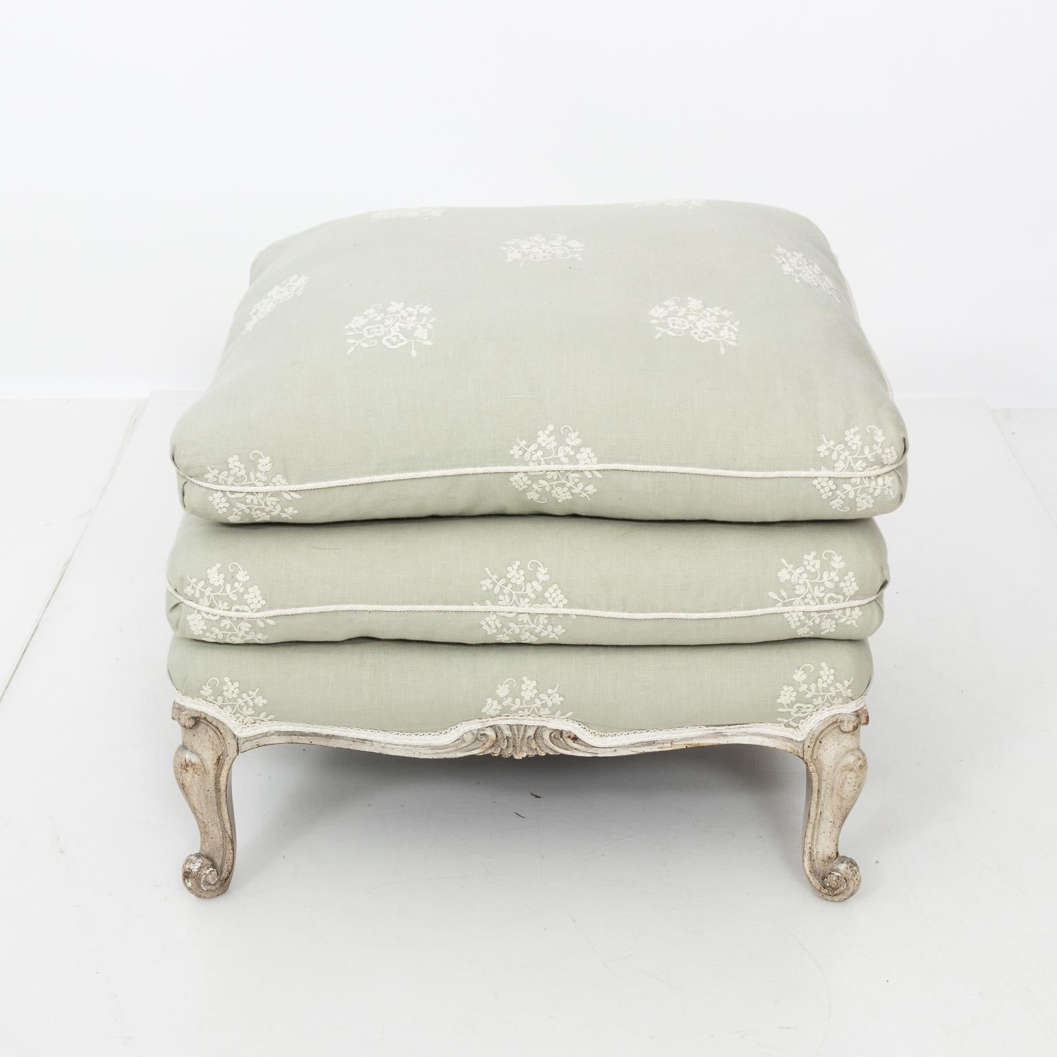 Louis XVI Style Upholstered Ottoman In Good Condition In Stamford, CT