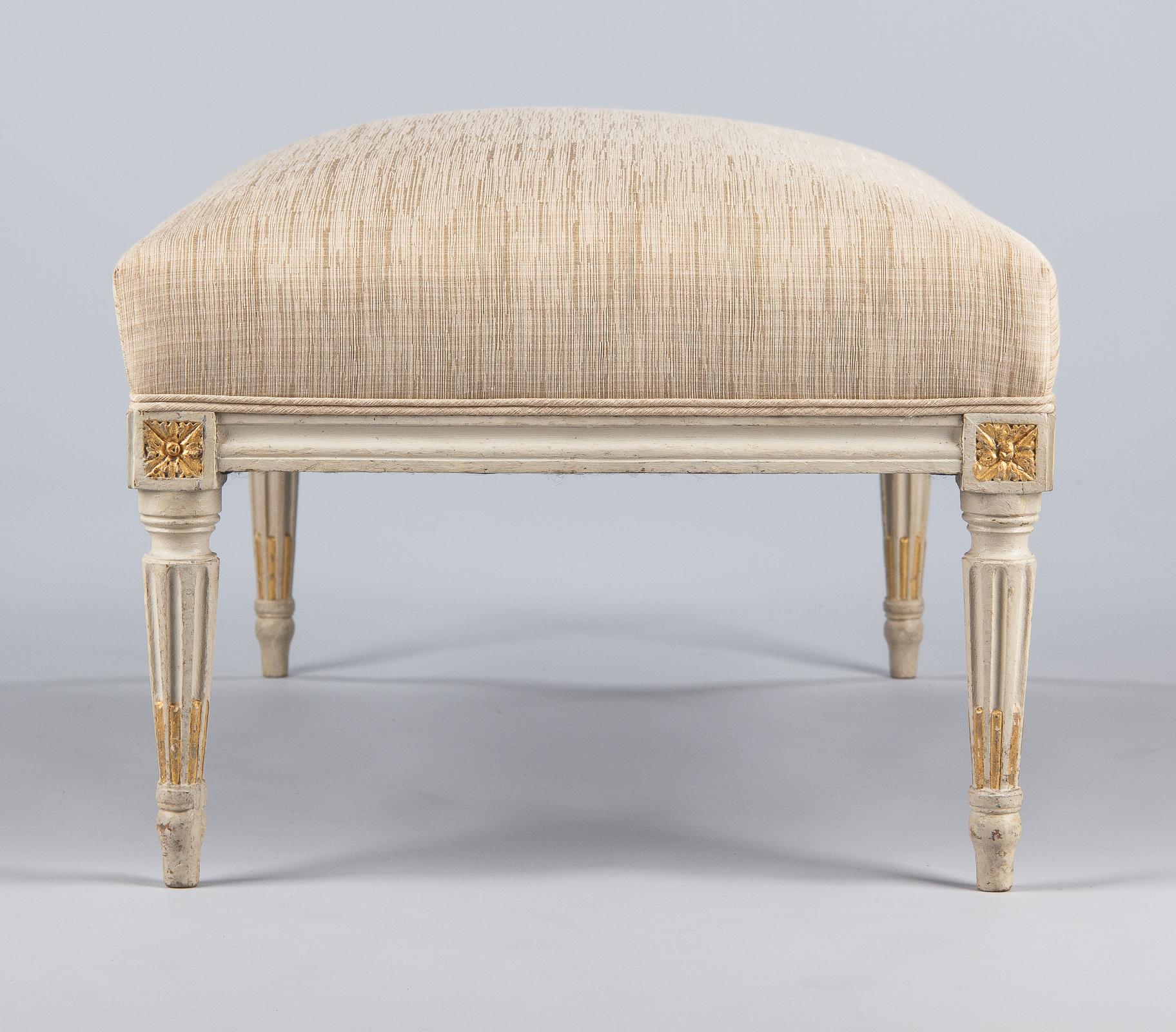 Louis XVI Style Upholstered Painted Ottoman, France, Early 1900s 8
