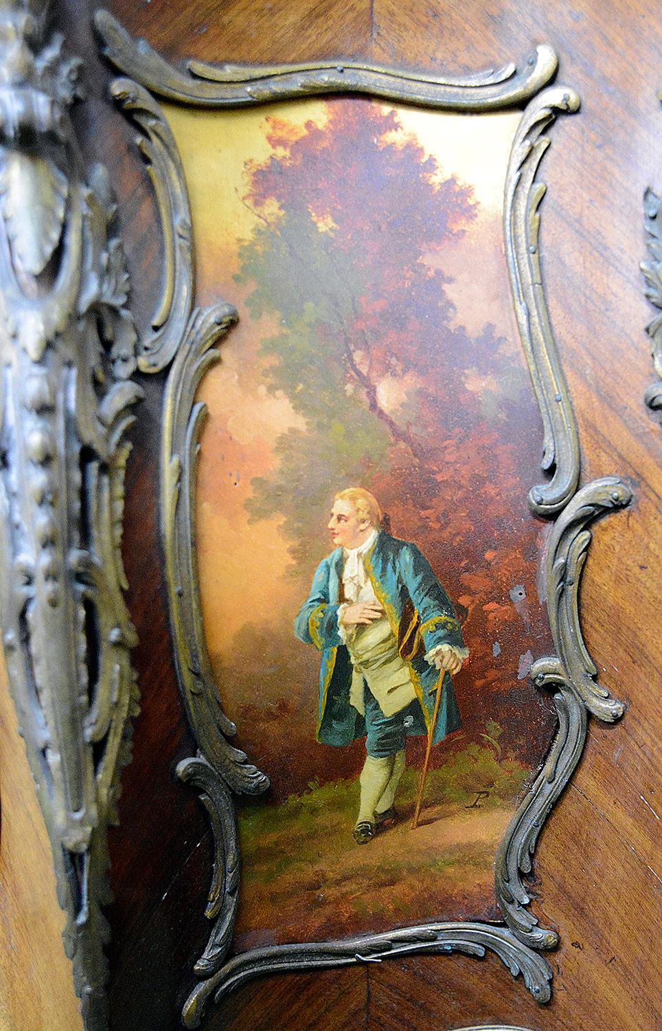 Vitrine Vernis Martin de style Louis XVI, vers 1890 Bon état - En vente à Brighton, Sussex