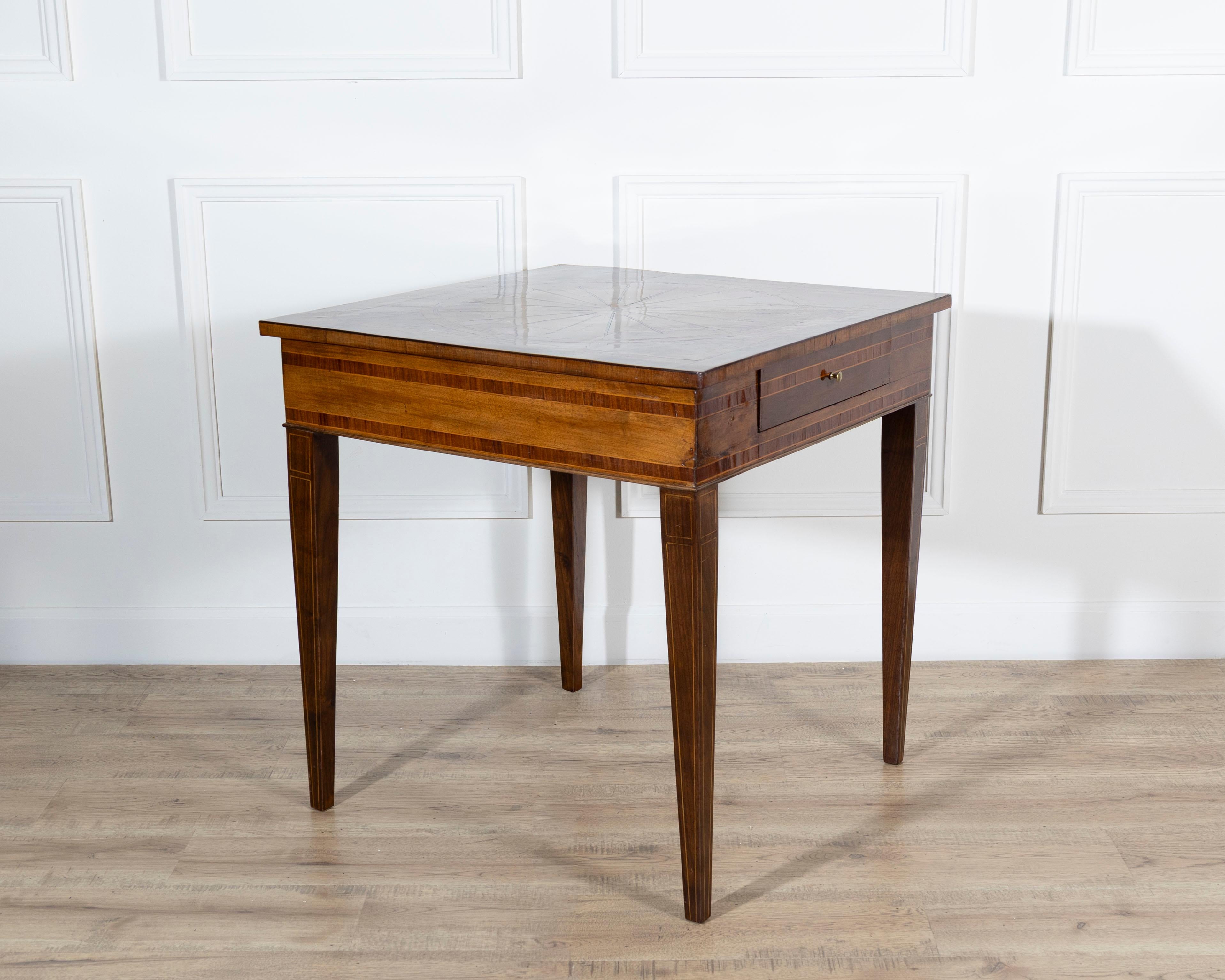 Mesa de nogal y marquetería con cajón estilo Luis XVI, Italia, Mediados del S. XIX en Bueno estado para la venta en Atlanta, GA