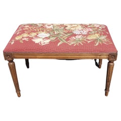 Banc Tabouret de style Louis XVI en noyer et tapisserie d'aiguille 