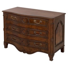 Commode en noyer de style Louis XVI