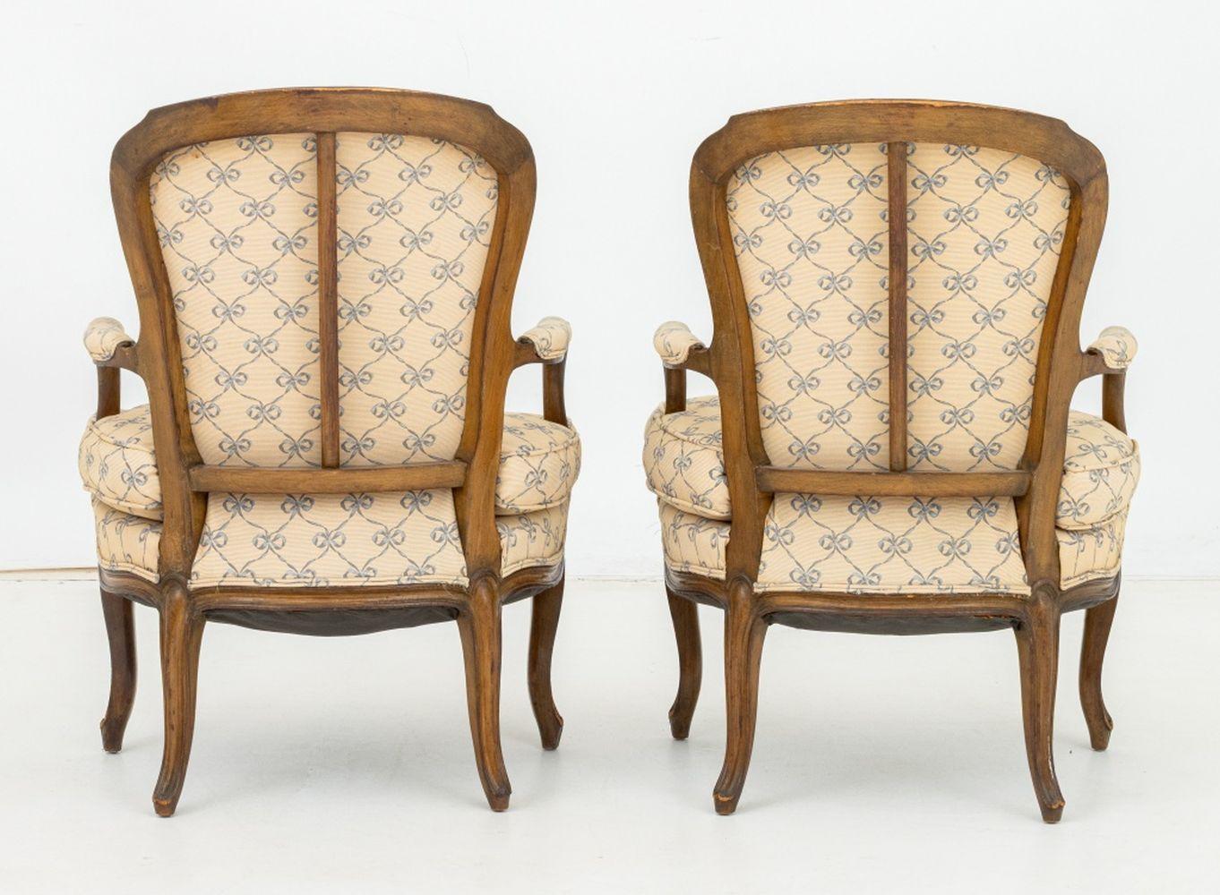 Fauteuils de Nogal Estilo Luis XVI, Pareja en venta 2