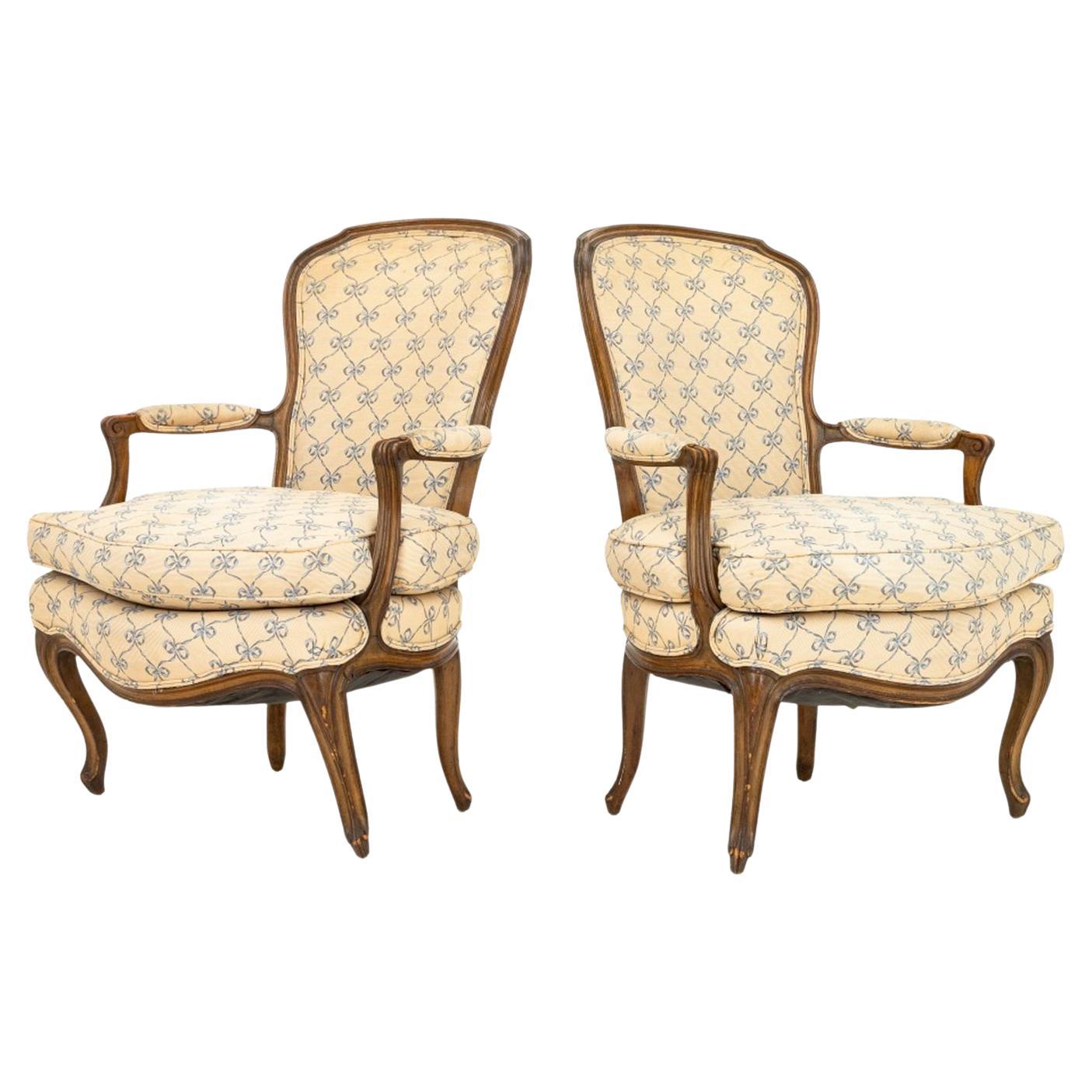 Fauteuils de Nogal Estilo Luis XVI, Pareja en venta