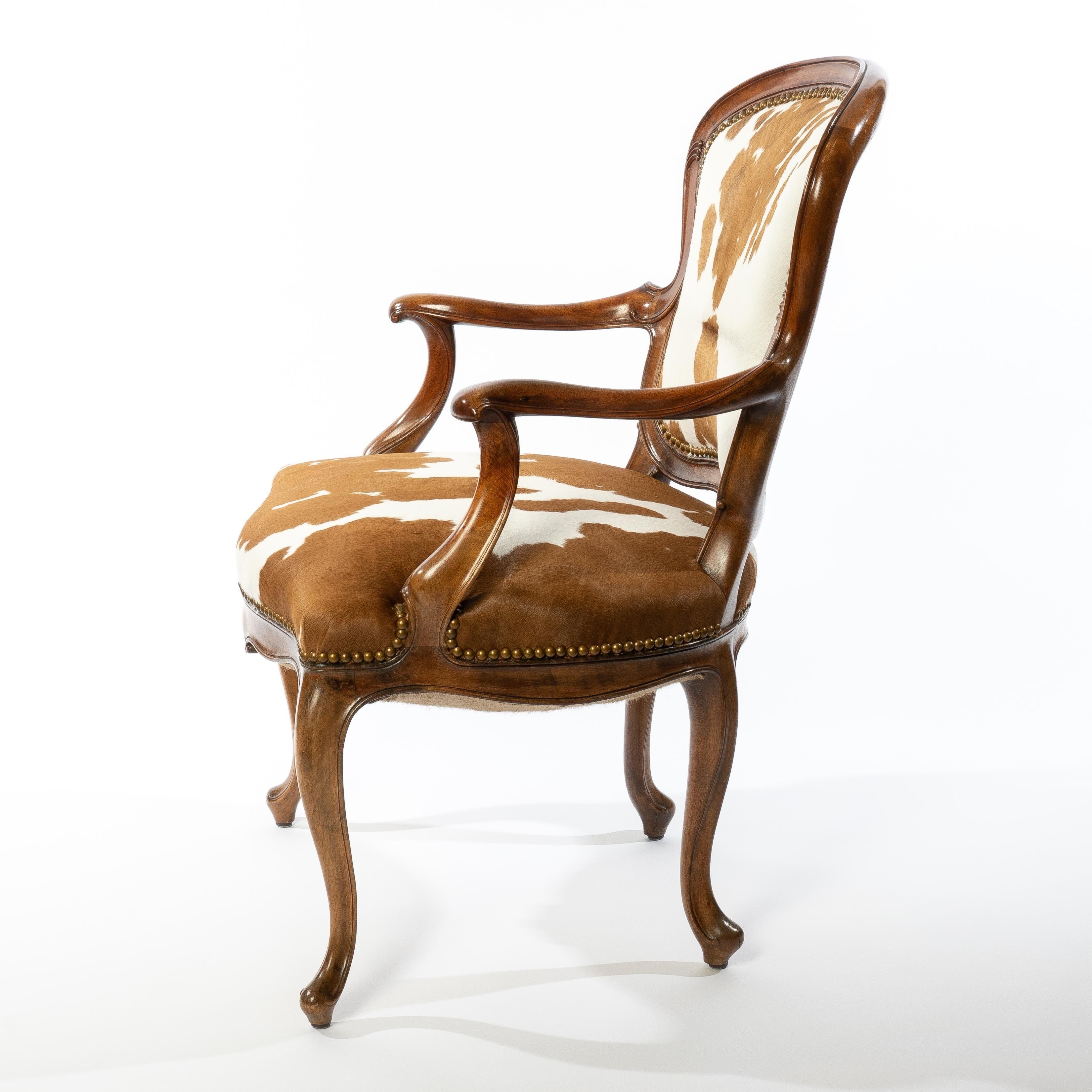 Italian Louis XVI Style Walnut Framed Fauteuil, 1930 In Good Condition In Kenilworth, IL