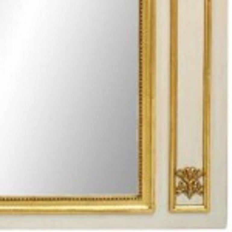 Trumeau / Miroir Mural de Style Louis XVI à Motif Artistique Peint en Blanc et Or Bon état - En vente à Queens, NY