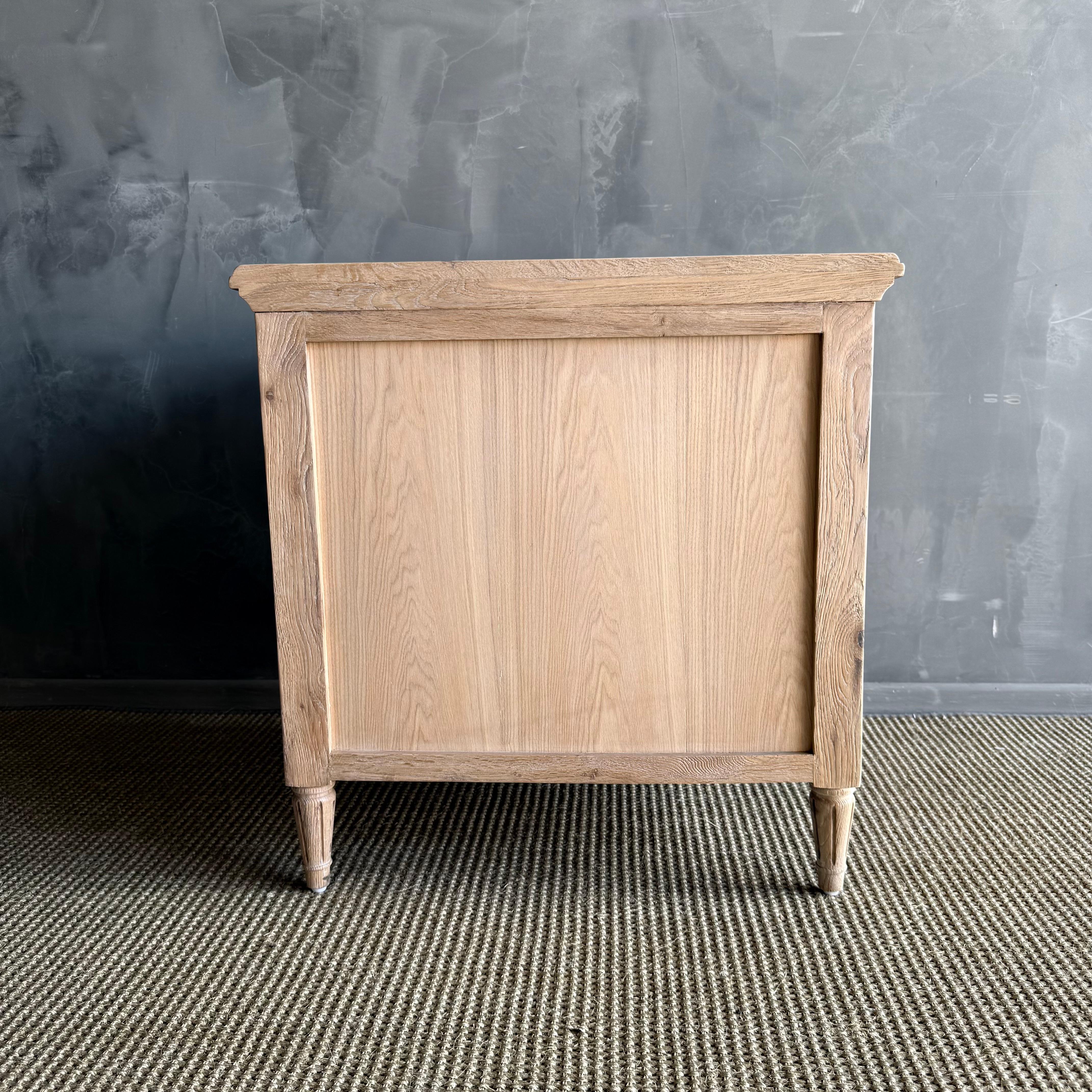 Louis XVI Style White Oak Nightstand 2 Drawers en vente 5