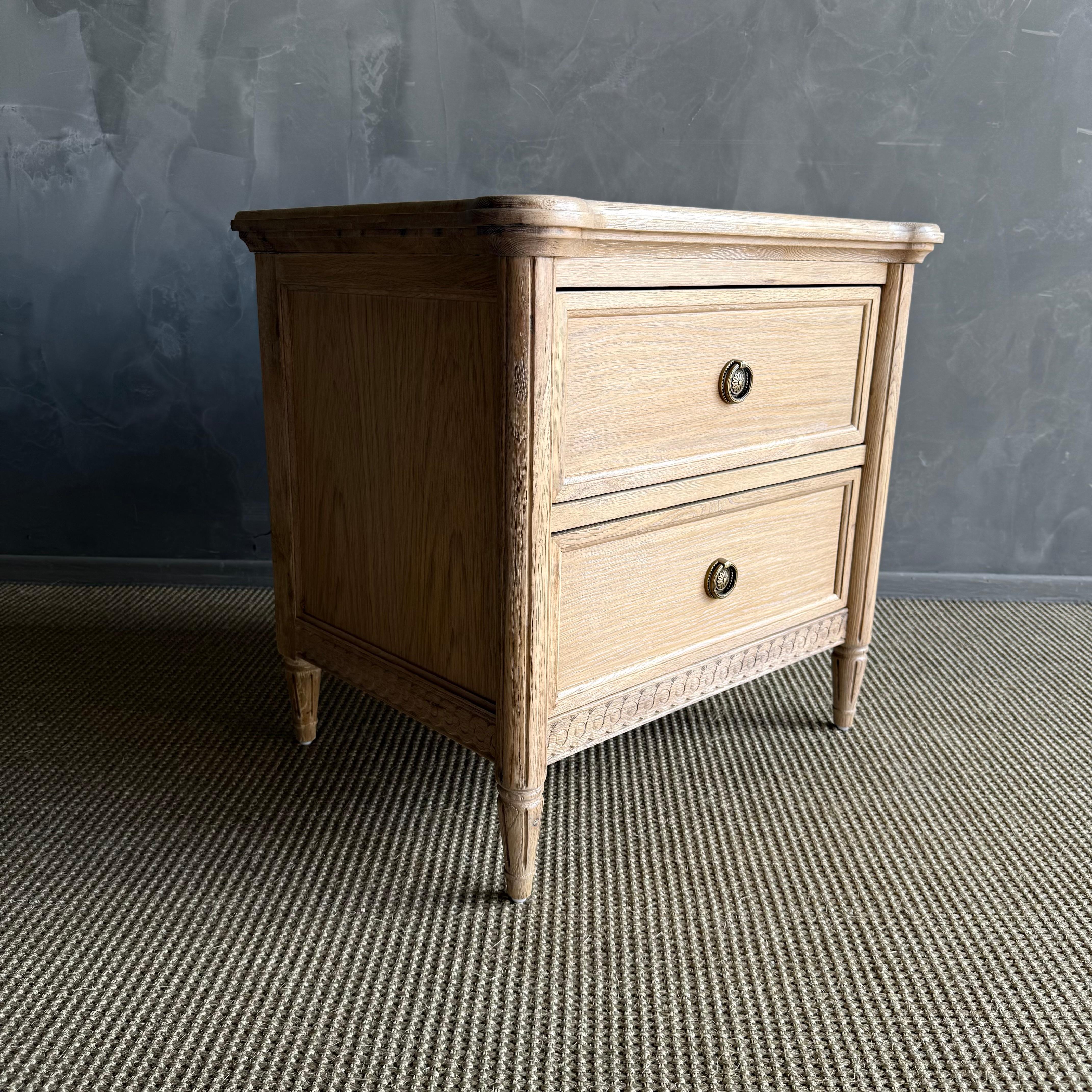 Louis XVI Style White Oak Nightstand 2 Drawers en vente 2