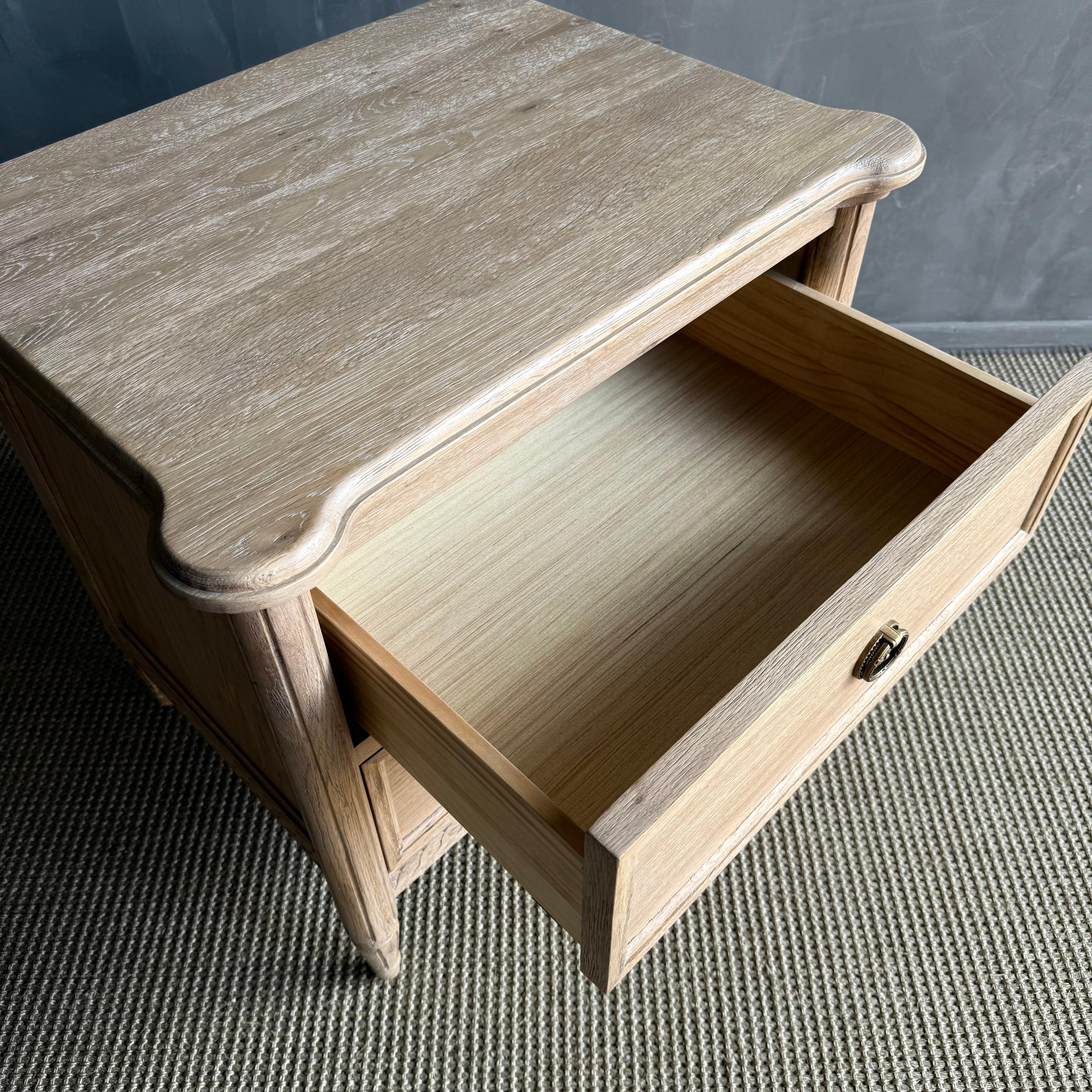 Louis XVI Style White Oak Nightstand 2 Drawers en vente 3