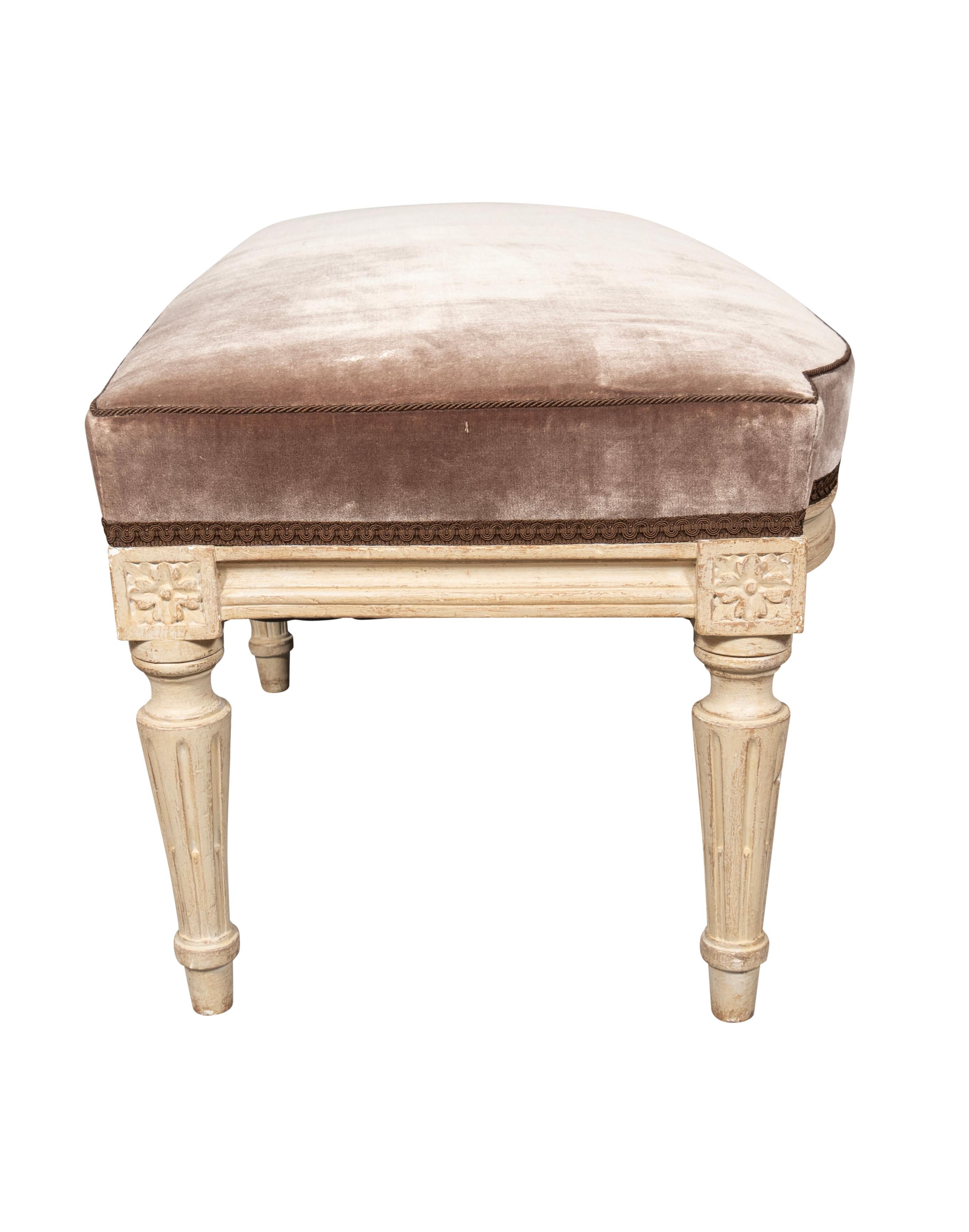 Français Banc de style Louis XVI peint en blanc en vente
